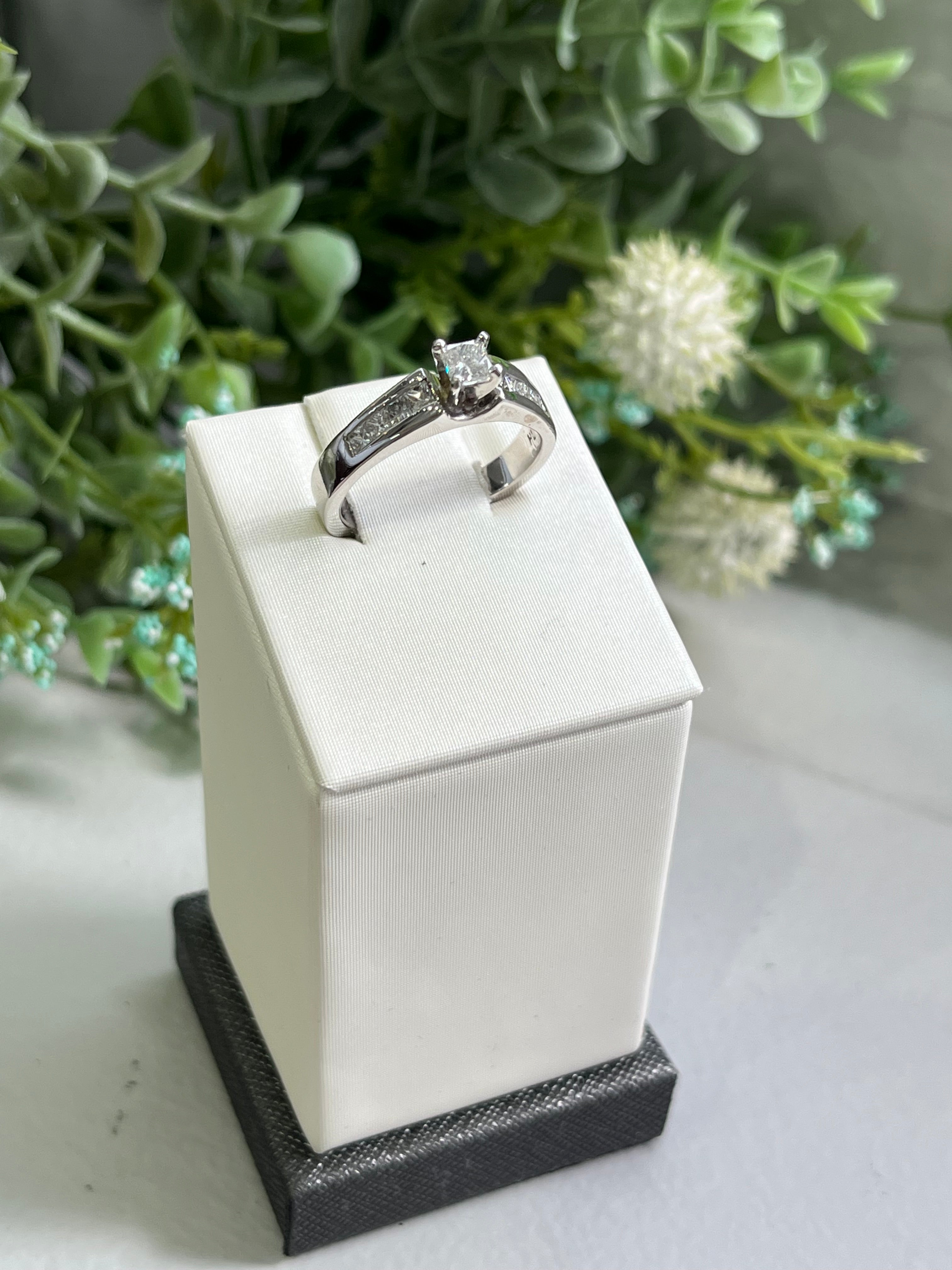 Heather Engagement Ring for Women - 14K Gold Solitaire Diamond Wedding Band - Perfect for Proposals, Anniversaries & Romantic Occasions
