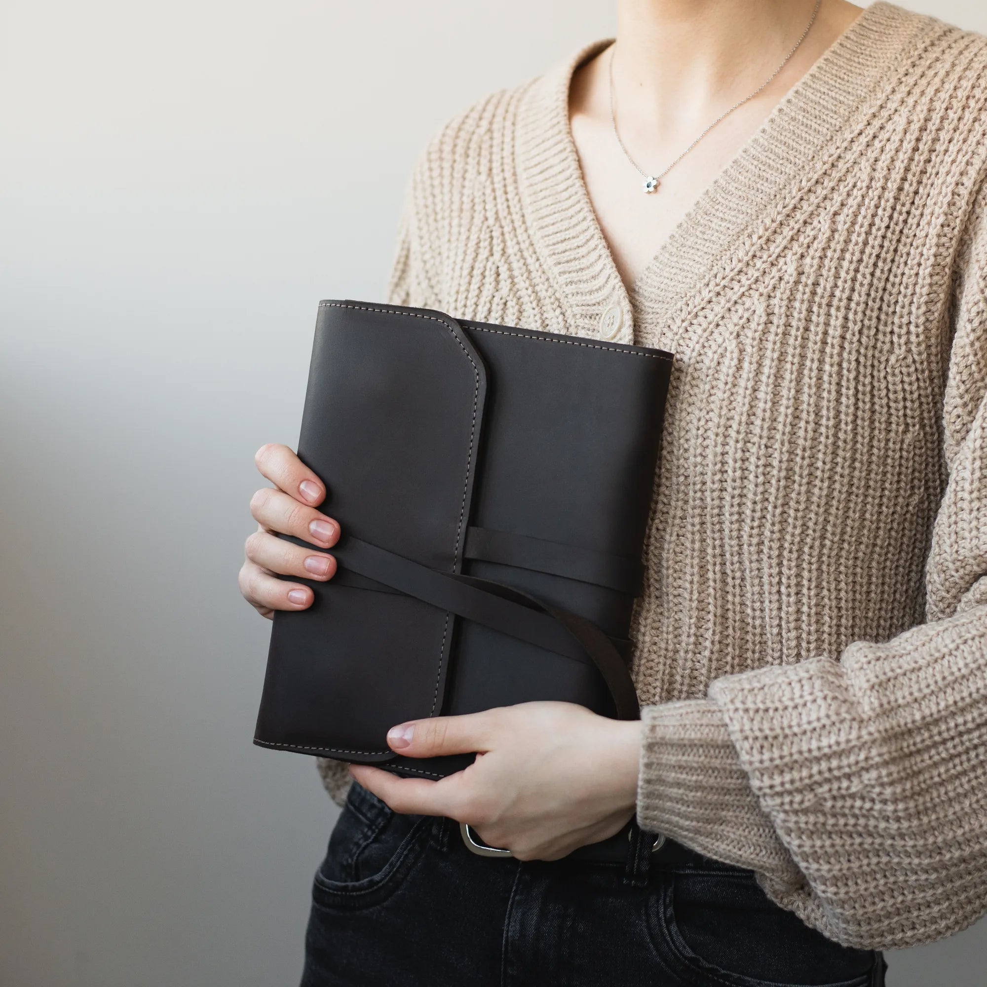 Premium Genuine Leather Moleskine Sketchbook - A5 Artist Notebook for Drawing, Sketching & Watercolor - Perfect Gift for Artists, Designers & Writers (Office, Travel, Studio Use)