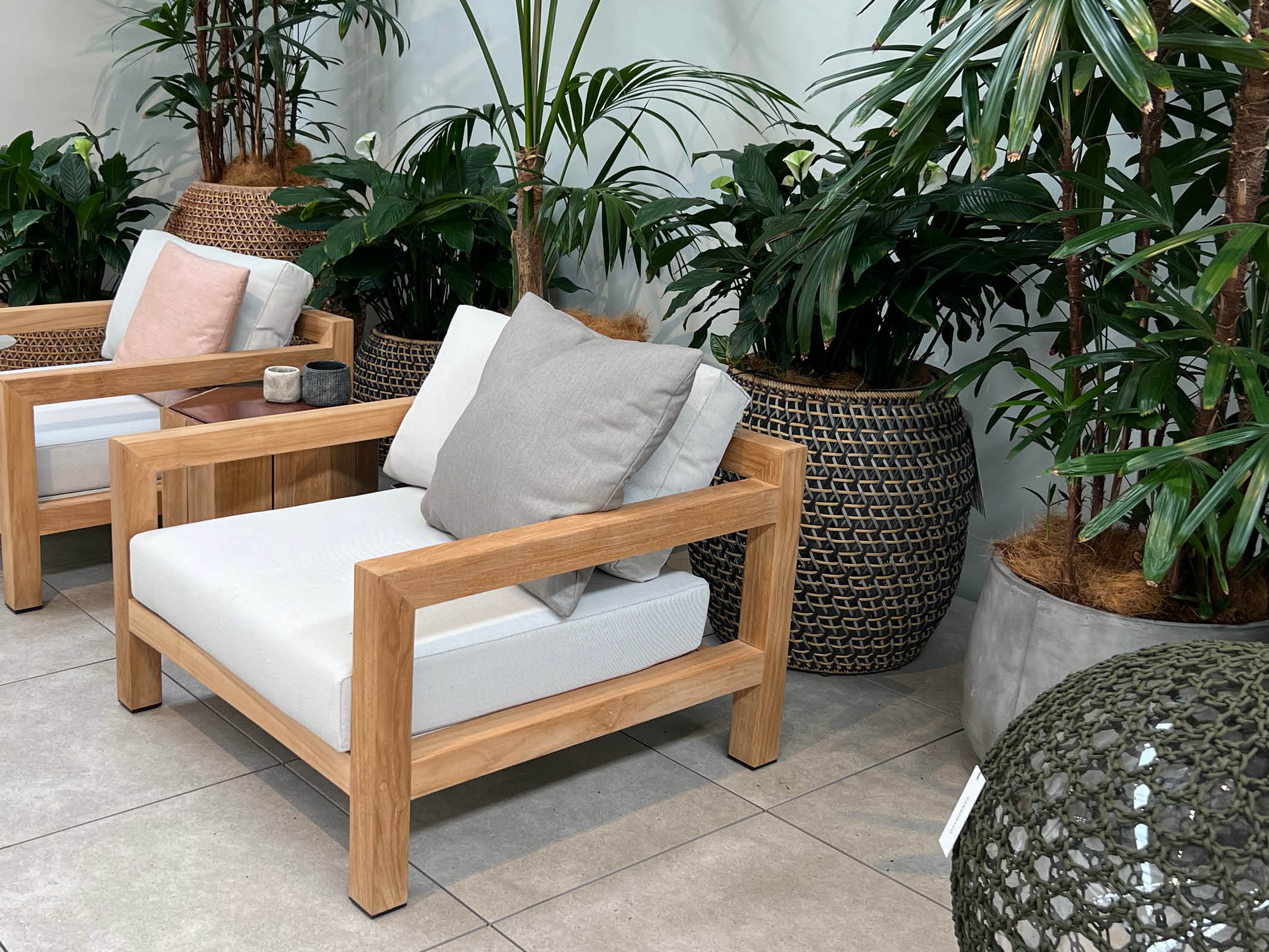 Ariki Lounge Chair - Modern Comfortable Accent Chair for Living Room, Bedroom & Office - Perfect for Relaxing, Reading & Decorating