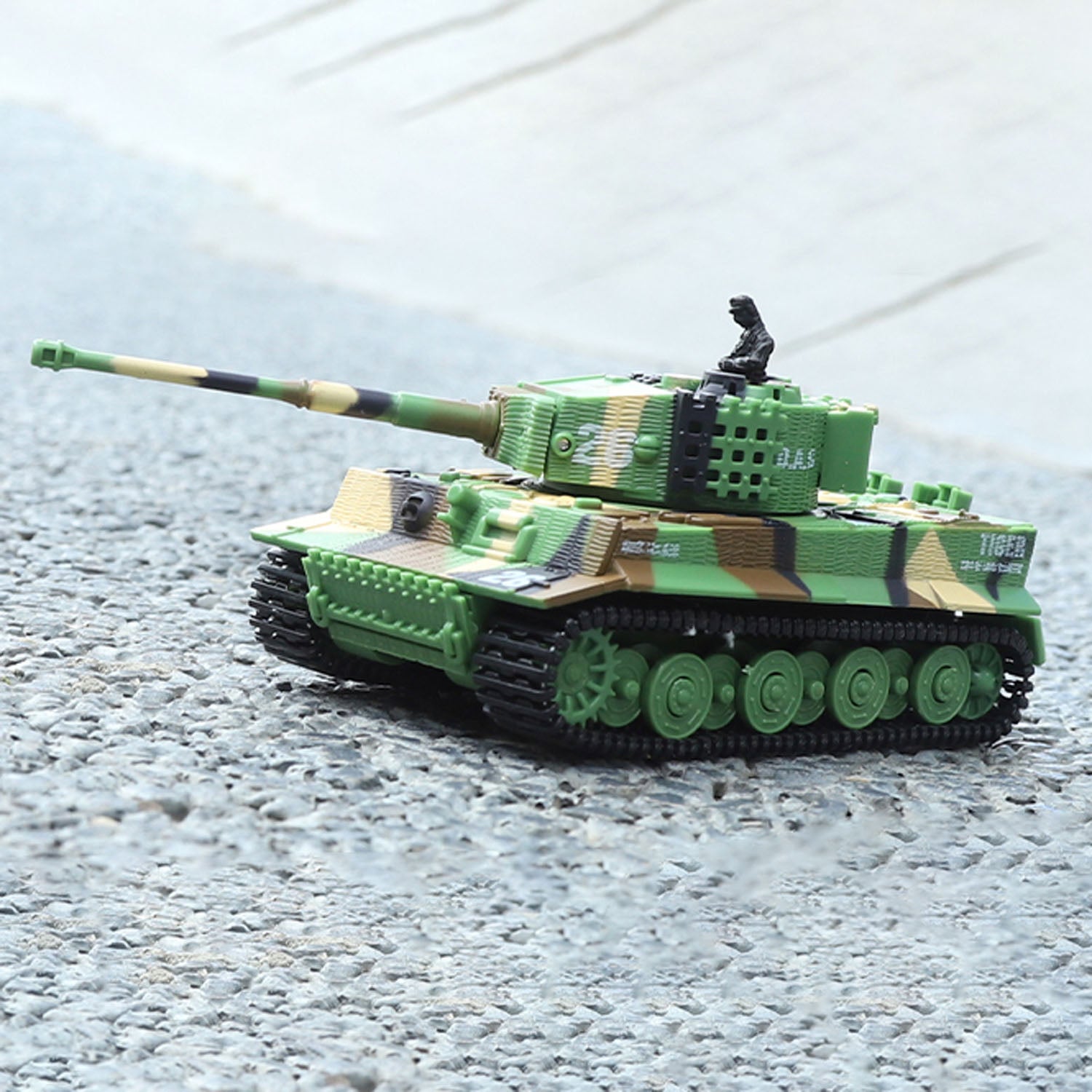 1/72 Scale RC Tank - German Tiger Battle Remote Control Panzer with 360° Rotating Turret, RTR Mini Toy with Sound Effects (12x5.5x5.5cm) - Perfect for Military Collectors, Battle Reenactments & Indoor Play