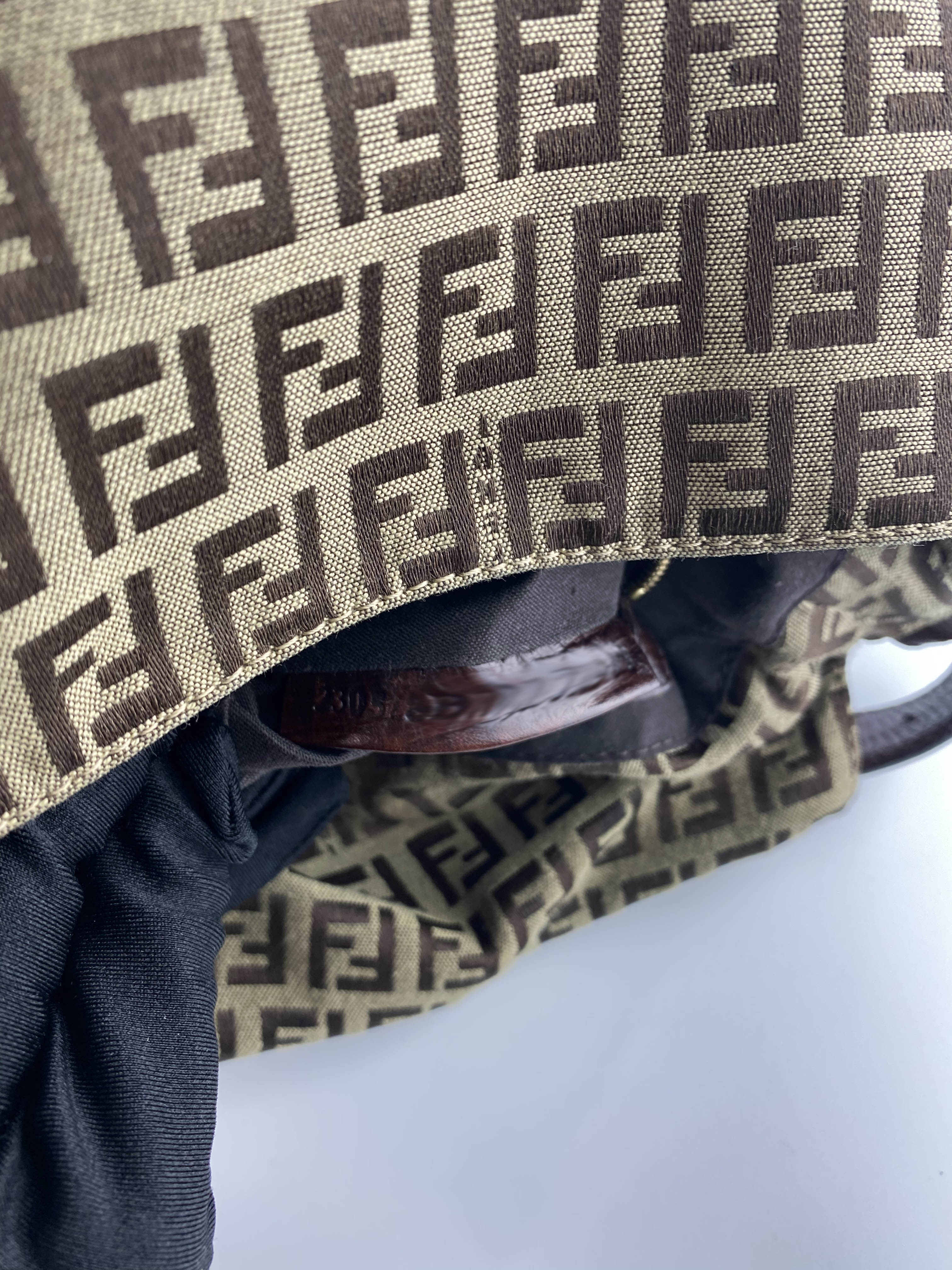 Fendi Vintage Mamma Baguette Zucca Shoulder Bag - Authentic Leather Handbag for Women, Luxury Designer Purse for Everyday Use & Special Occasions