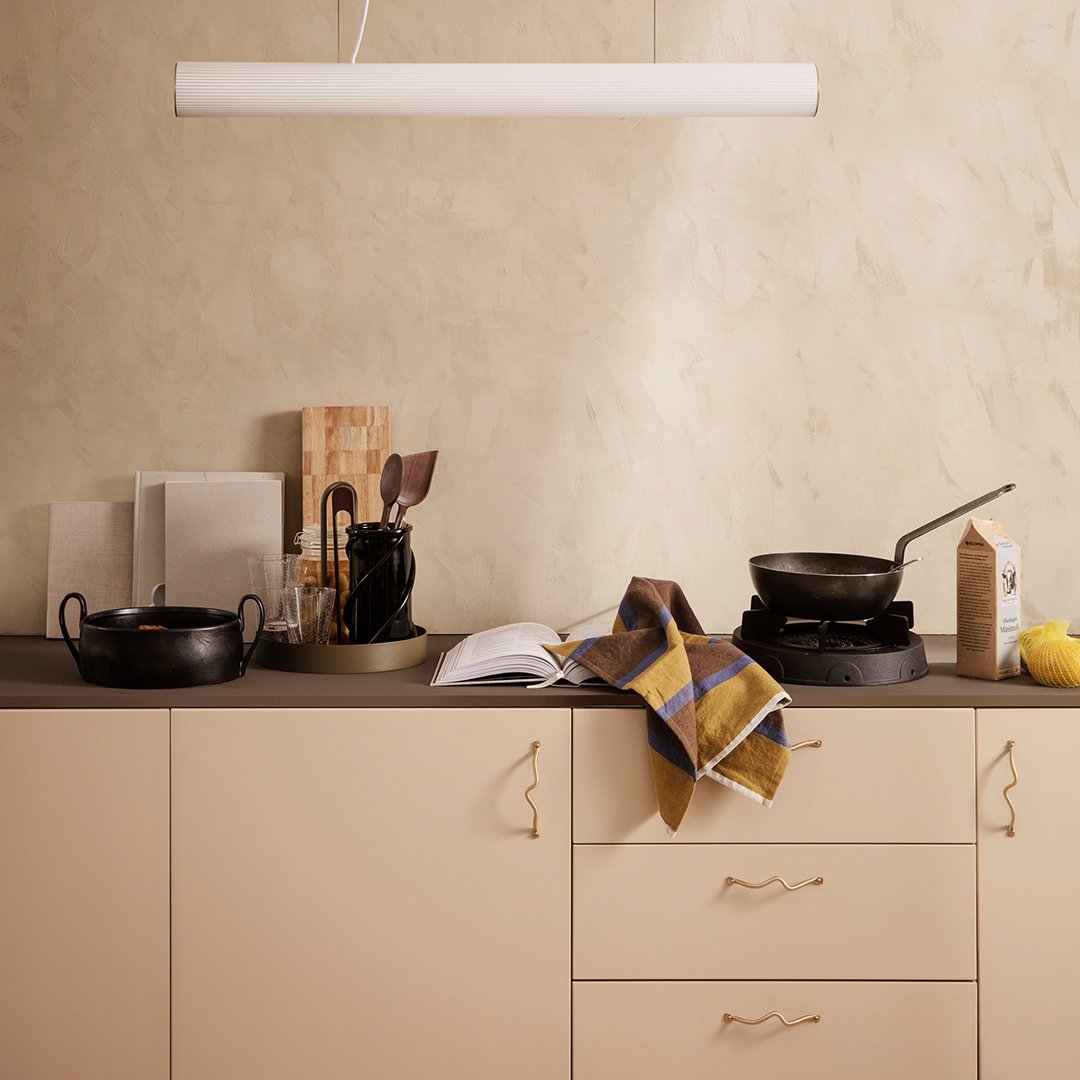 Ergonomic Curved Handle for Kitchen Utensils - Perfect for Cooking, Baking, and Serving with Comfortable Grip