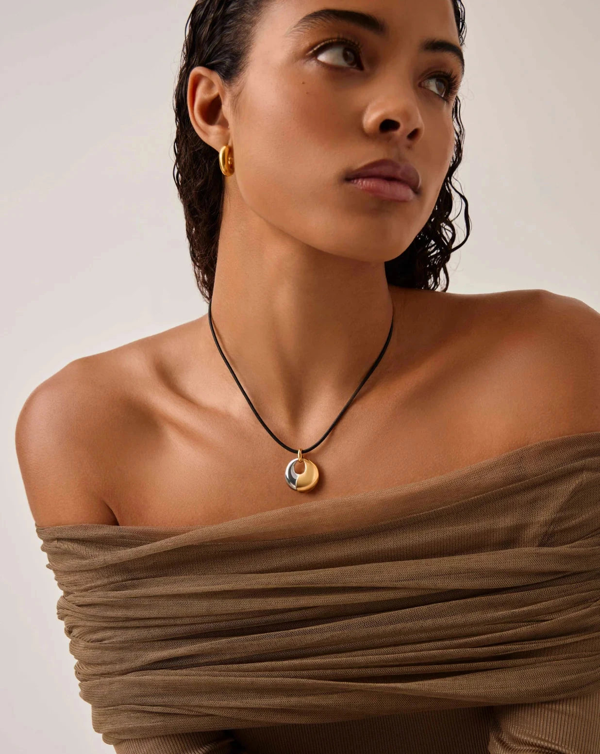 Sculptural Pebble Pendant Necklace Set in Mixed Metals - Elegant Layered Jewelry for Women, Perfect for Everyday Wear, Date Nights & Special Occasions