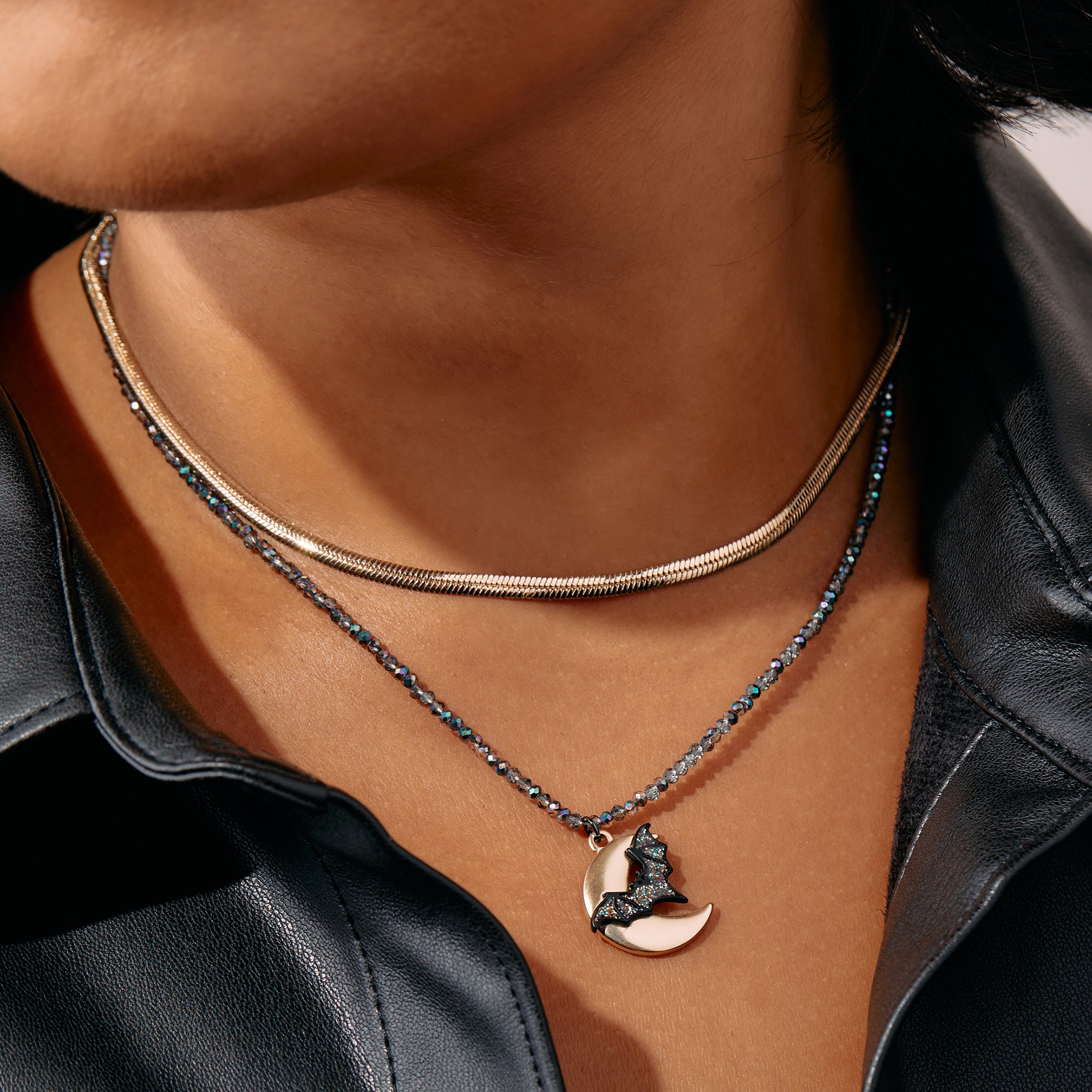 Halloween Moon and Bat Necklace - Gothic Jewelry for Women, Spooky Bat Pendant Necklace - Perfect for Halloween Costumes, Cosplay, and Gothic Fashion Accessories