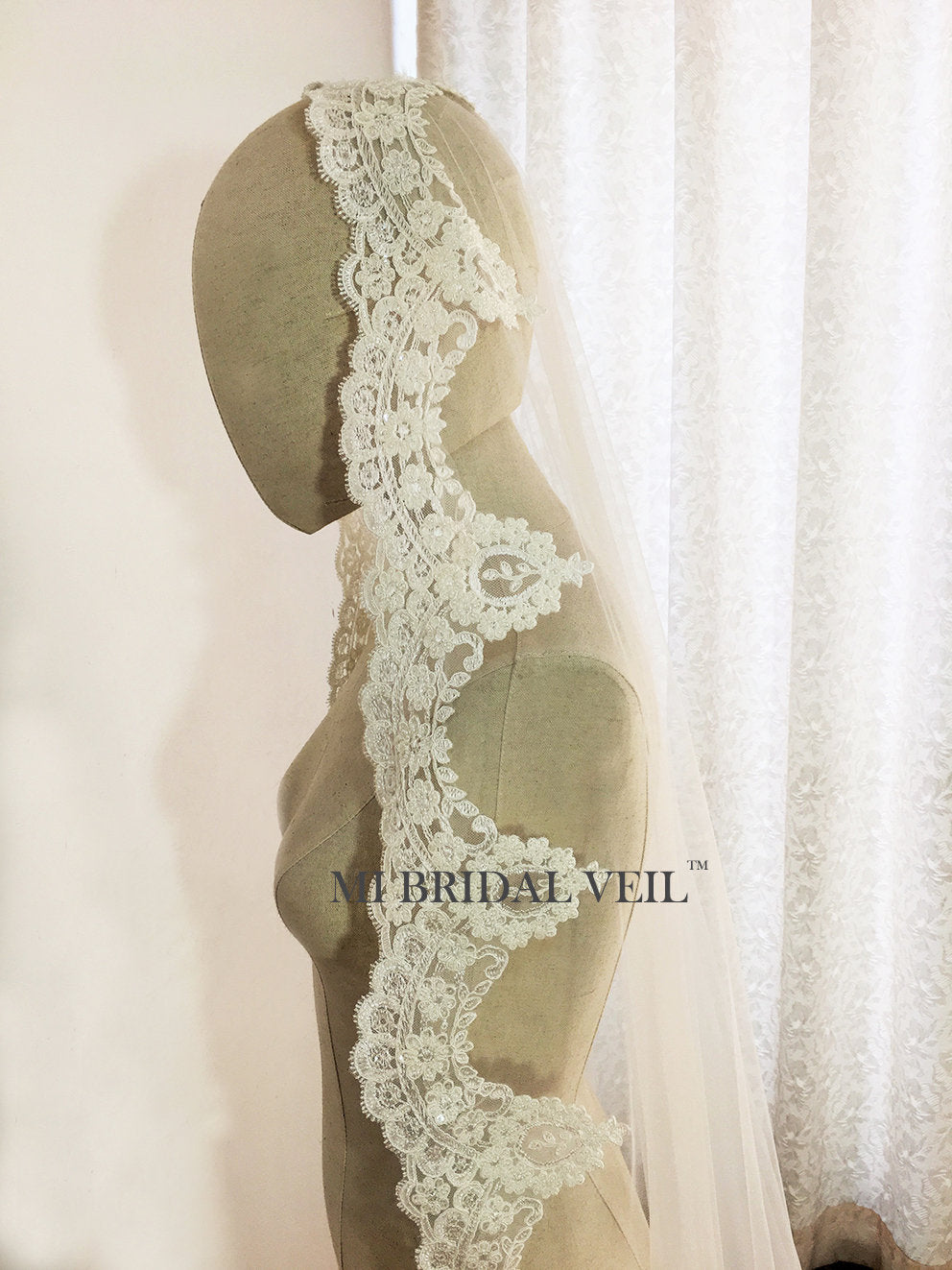 Elegant Mantilla Cathedral Wedding Veil with Beaded Edwardian Vintage Lace - Perfect for Bridal Gowns & Formal Weddings