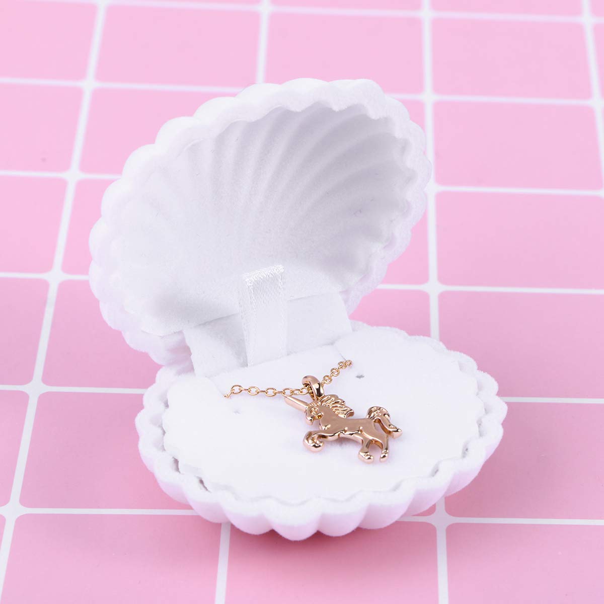 Elegant Sea Shell Shaped Velvet Jewelry Box - Perfect for Engagement Rings, Earrings, Necklaces & Bracelets | Wedding Gift, Bridal Shower Present & Jewelry Display Holder - White