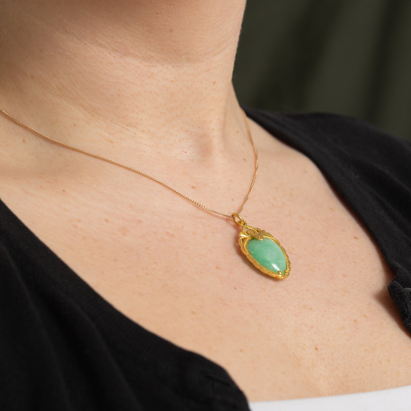 25.00ct Pear Shaped Jadeite Pendant Necklace - Natural Green Gemstone Jewelry for Women - Perfect for Weddings, Parties & Special Occasions