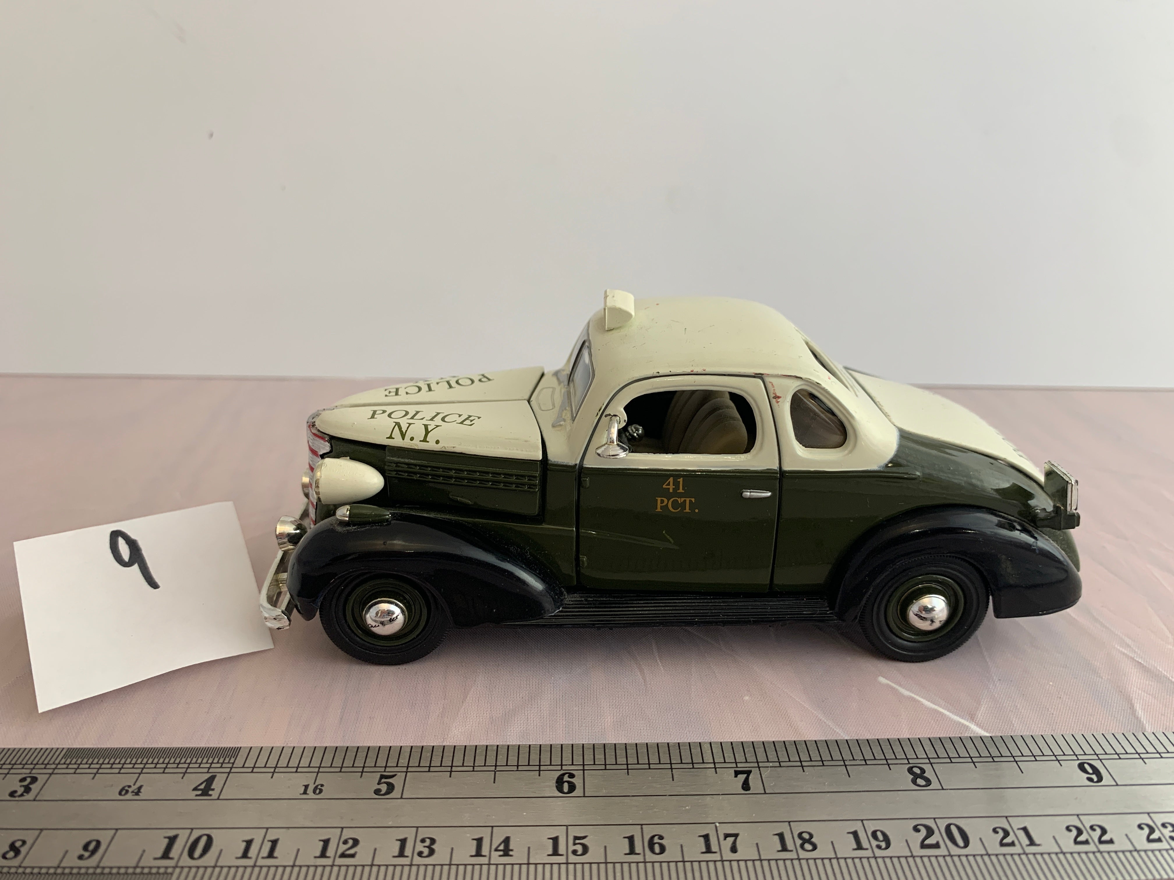 1/32 Scale Diecast 1938 Chevy New York Police Precinct Car - Collectible Model Toy for Display, Gifts, and Car Enthusiasts