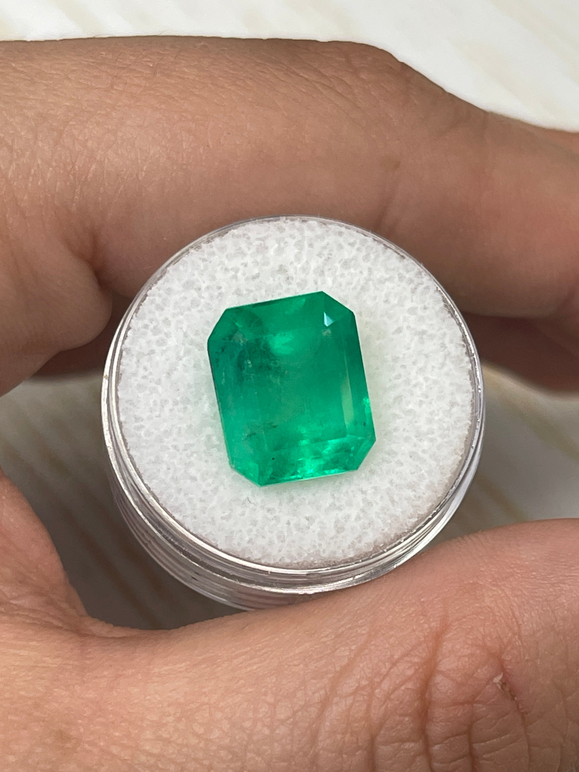 9.28 Carat 13x11mm Yellowish Green Emerald Cut Loose Colombian Emerald Gemstone for Jewelry Making - Perfect for Rings, Necklaces & Engagement Rings