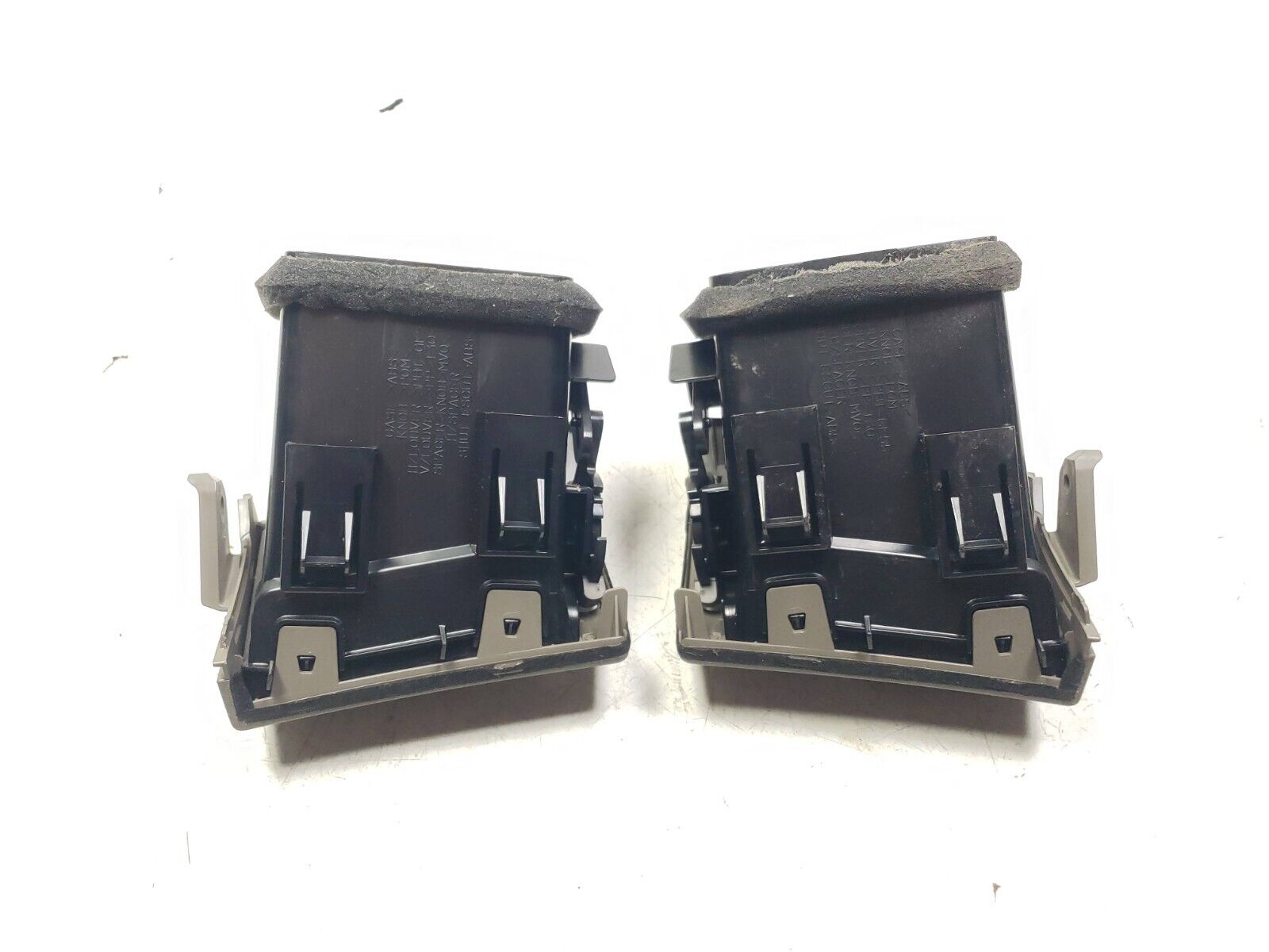 06 09 Infiniti M35 OEM Dash Air Vent Pair - Replacement for AC Vents - Perfect for Car Interior Repair & Upgrade