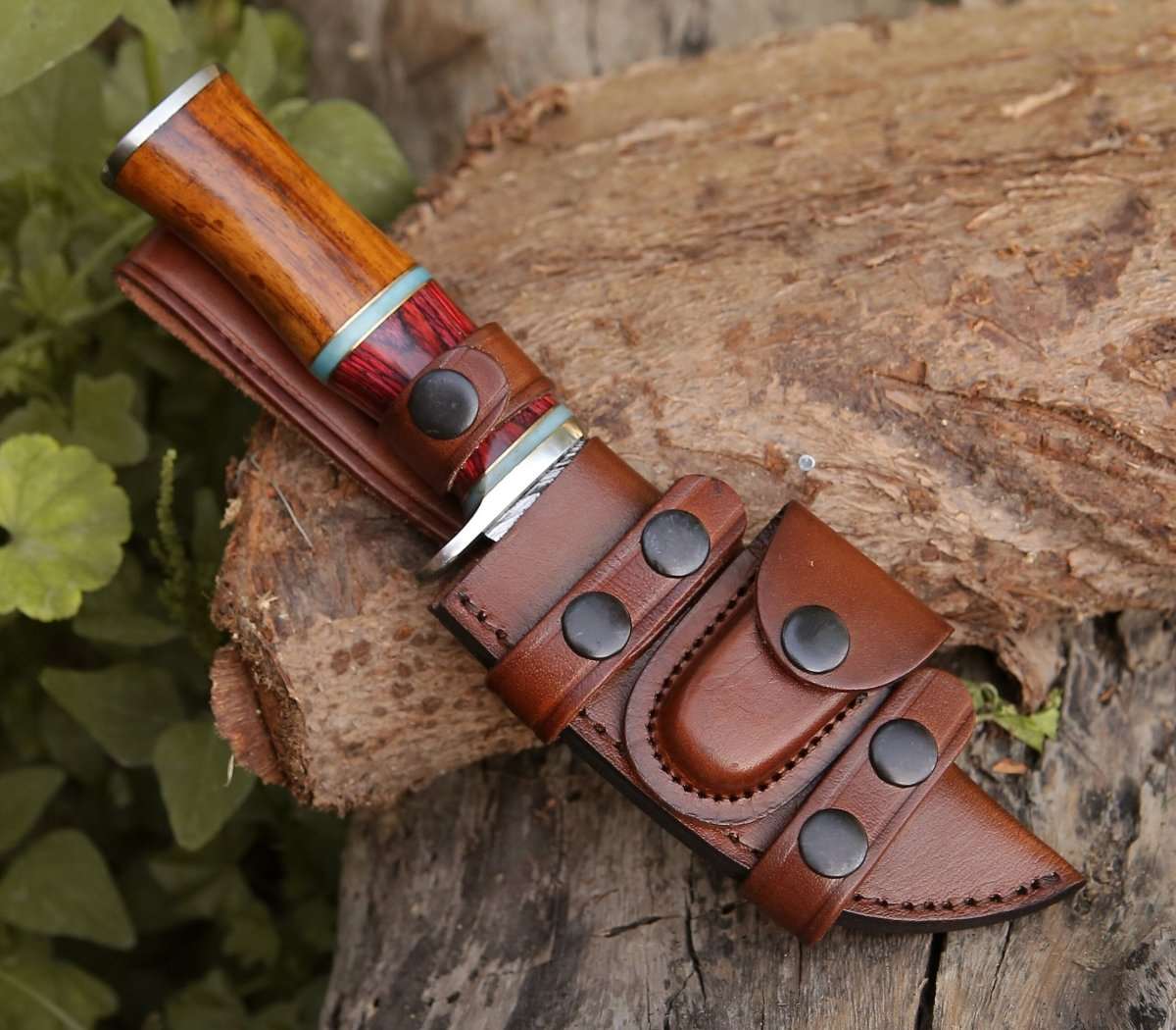 Premium Damascus Steel Hunting Knife with Rosewood Handle - Razor Sharp Outdoor Survival Tool for Camping, Hunting & Bushcraft