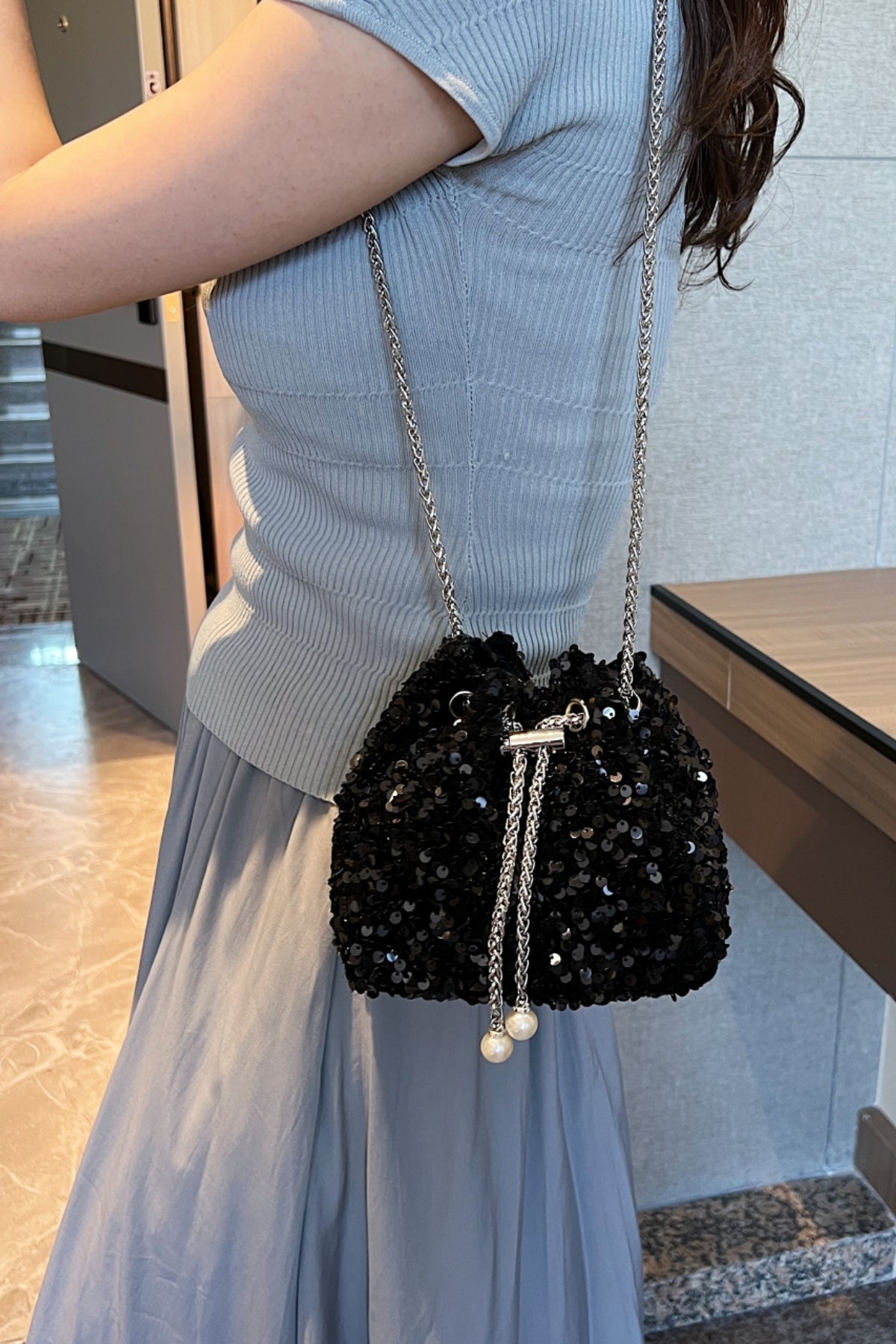 Sparkly Sequin Chain Drawstring Bucket Bag for Women - Fashionable Evening Clutch & Party Purse - Perfect for Night Out, Wedding, Prom, and Special Occasions