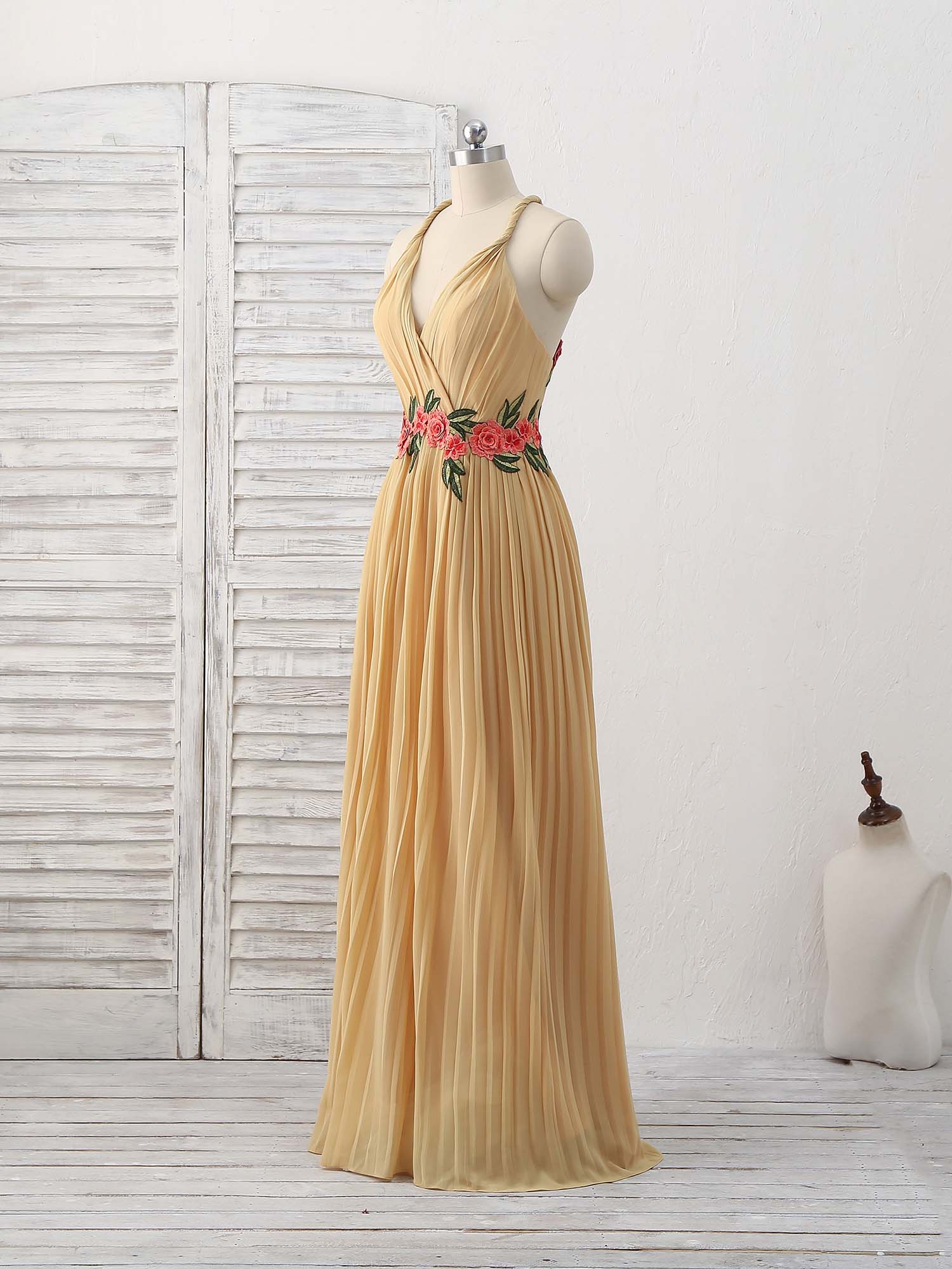 Elegant Champagne Chiffon Long Prom Dress for Women - Flowy Evening Gown for Formal Events, Homecoming, Weddings & Special Occasions