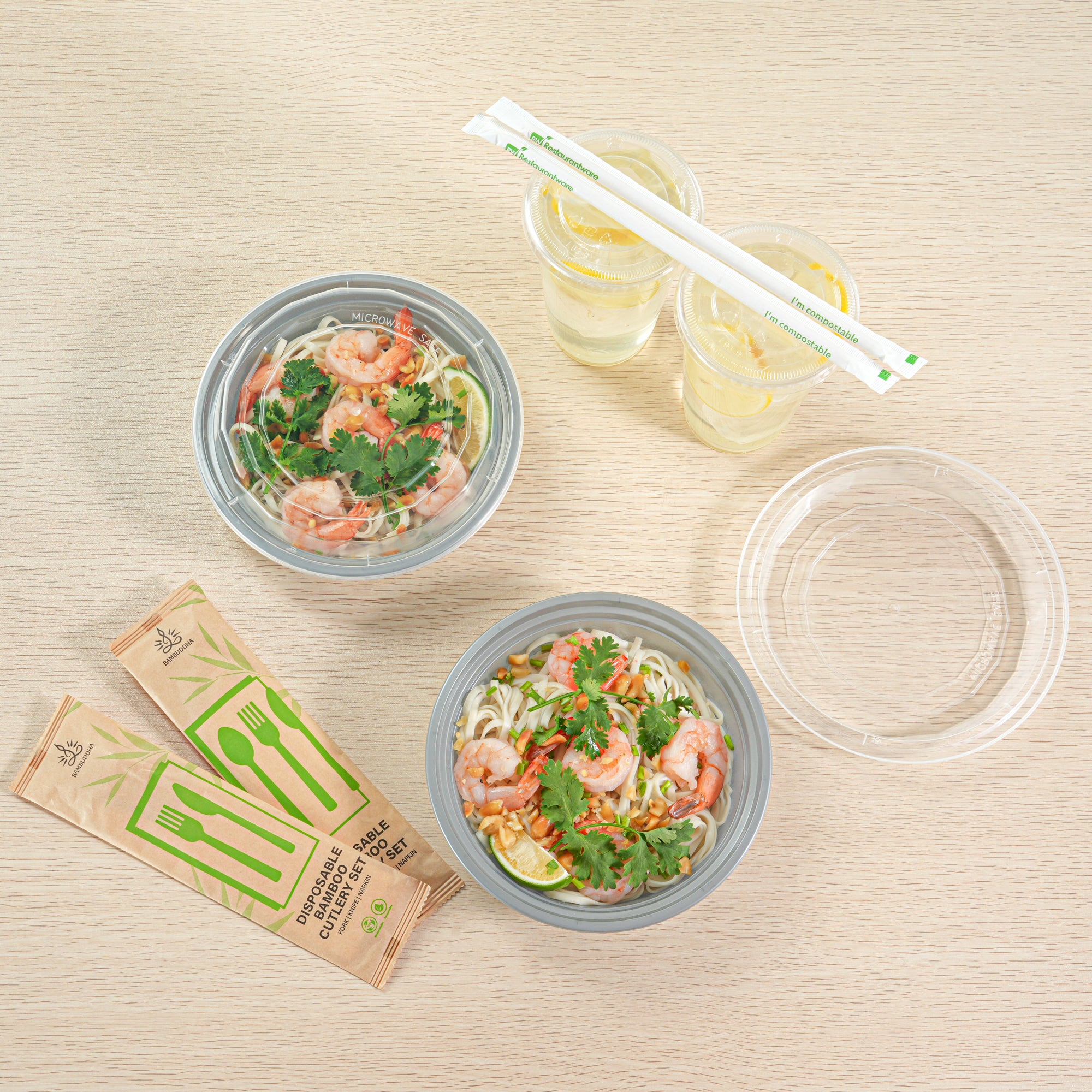 24 oz Round Silver Plastic Takeout Containers with Clear Lids - 100 Pack (7.25