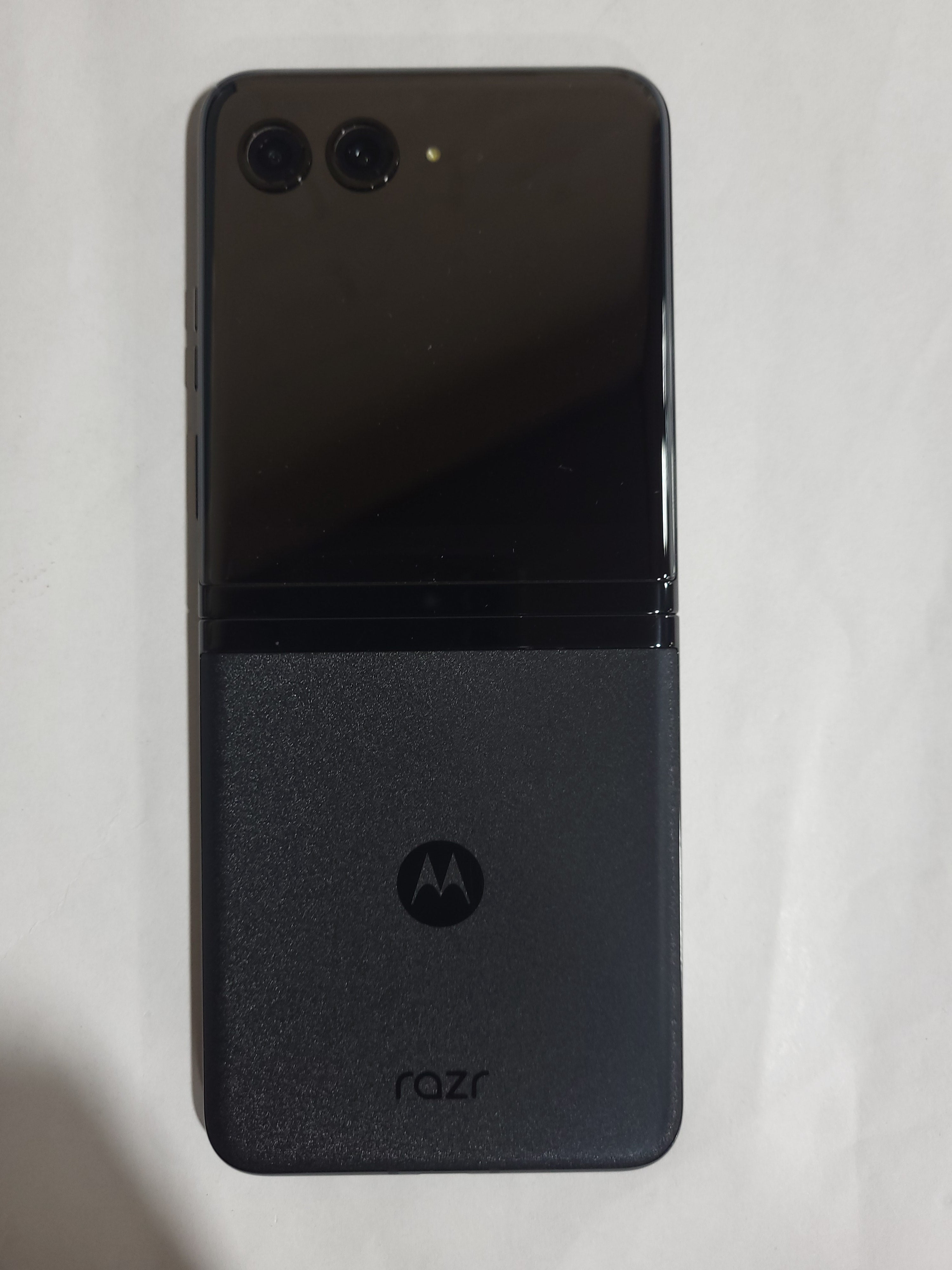 Motorola Razr+ 5G 2023 Smartphone (256GB, 8GB RAM, 6.9