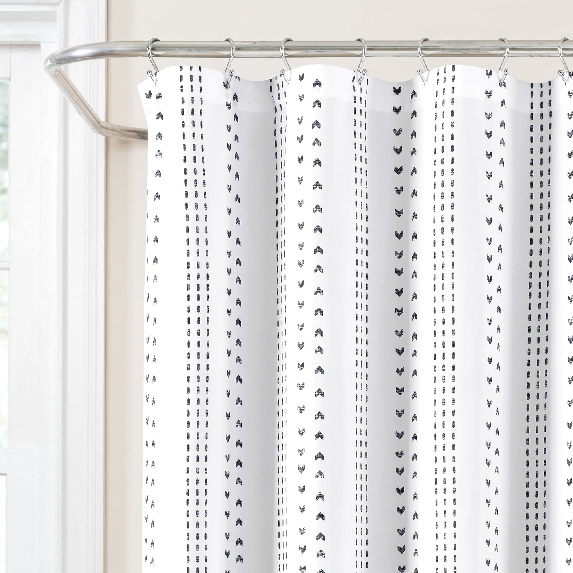 Stylish Hygge Stripe Shower Curtain - Waterproof Bathroom Decor for Cozy & Relaxing Shower Experience