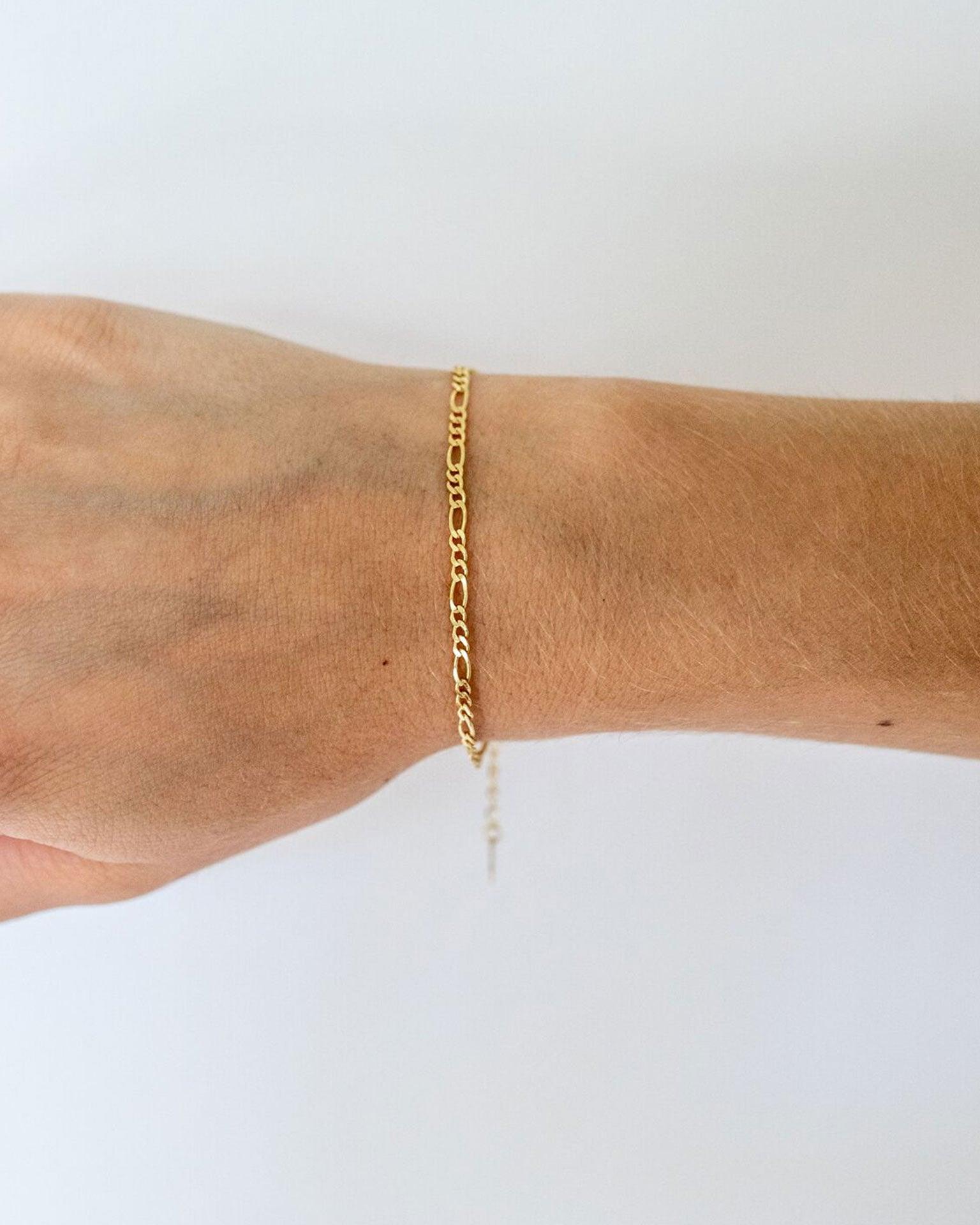 Nora Figaro Chain Bracelet for Women - Elegant Gold Plated Cuban Link Bracelet - Perfect for Everyday Wear, Parties & Gifts