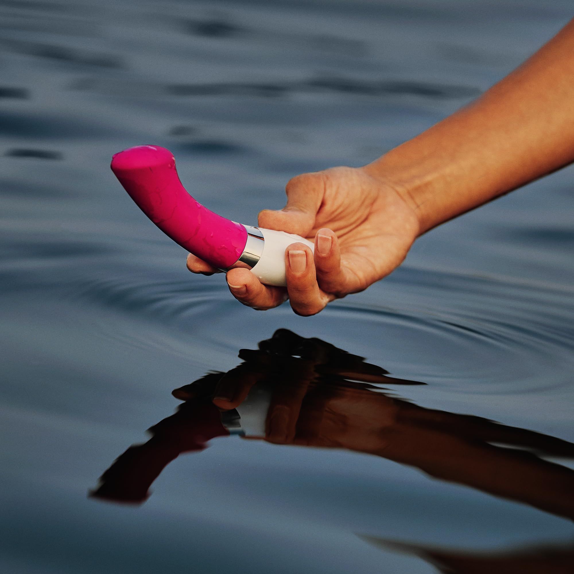 LELO GIGI 2 Powerful Personal Massager for Women - Curved & Ultra Quiet Rechargeable G-Spot Vibrator - Best Female Sex Toy for Intimate Pleasure & Stress Relief - Perfect for Solo Play & Couples Foreplay (Pink)