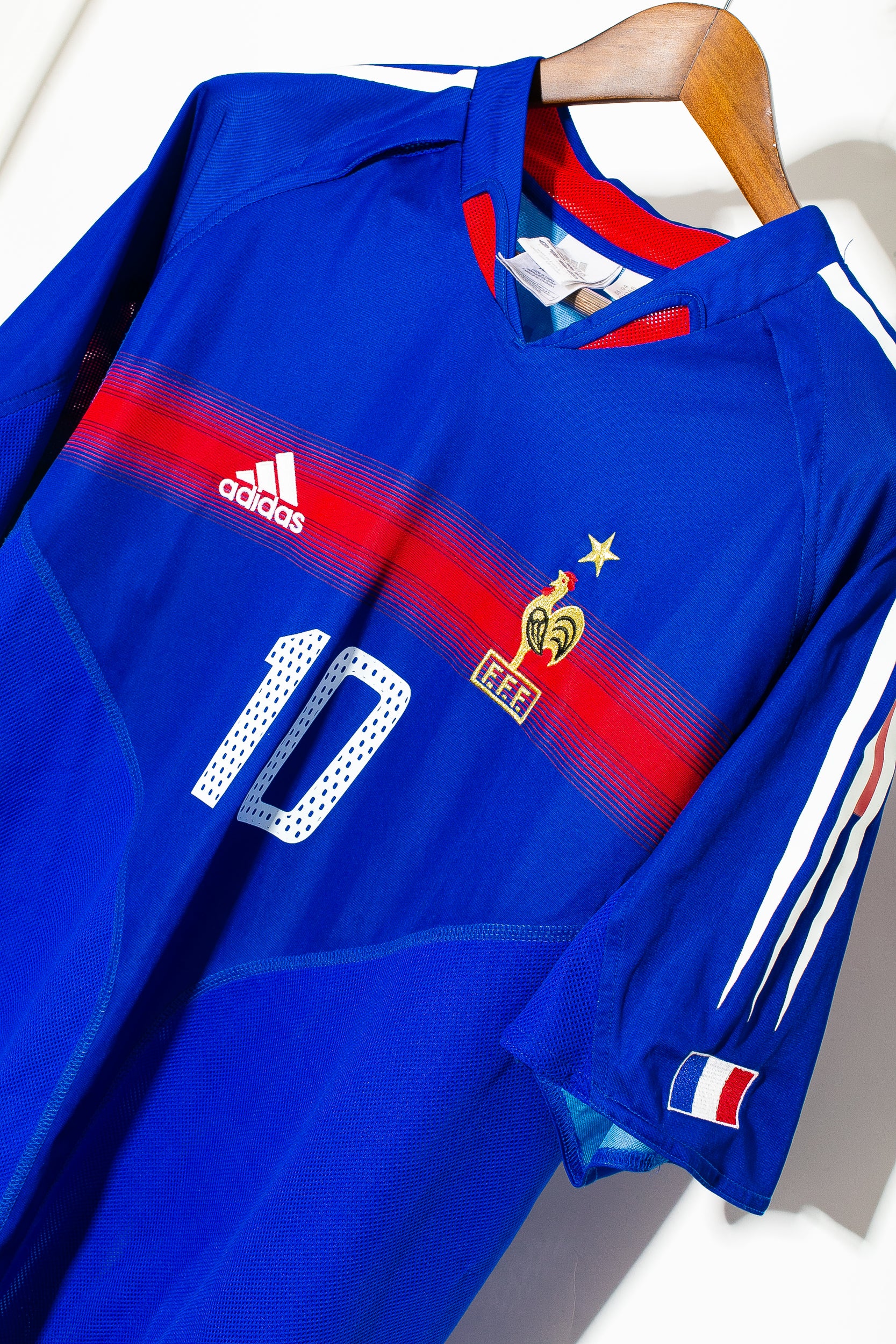 Authentic 2004 France Home Soccer Jersey #10 Zidane (Medium) - Perfect for Matchdays, Fan Events & Vintage Sports Collections