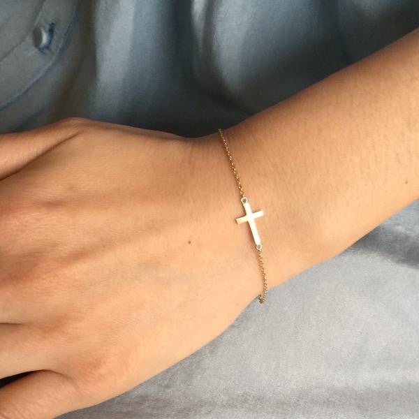 Trendy Cross Bracelet for Women & Men - Religious Jewelry Gift for Faith & Fashion - Perfect for Church, Daily Wear & Special Occasions