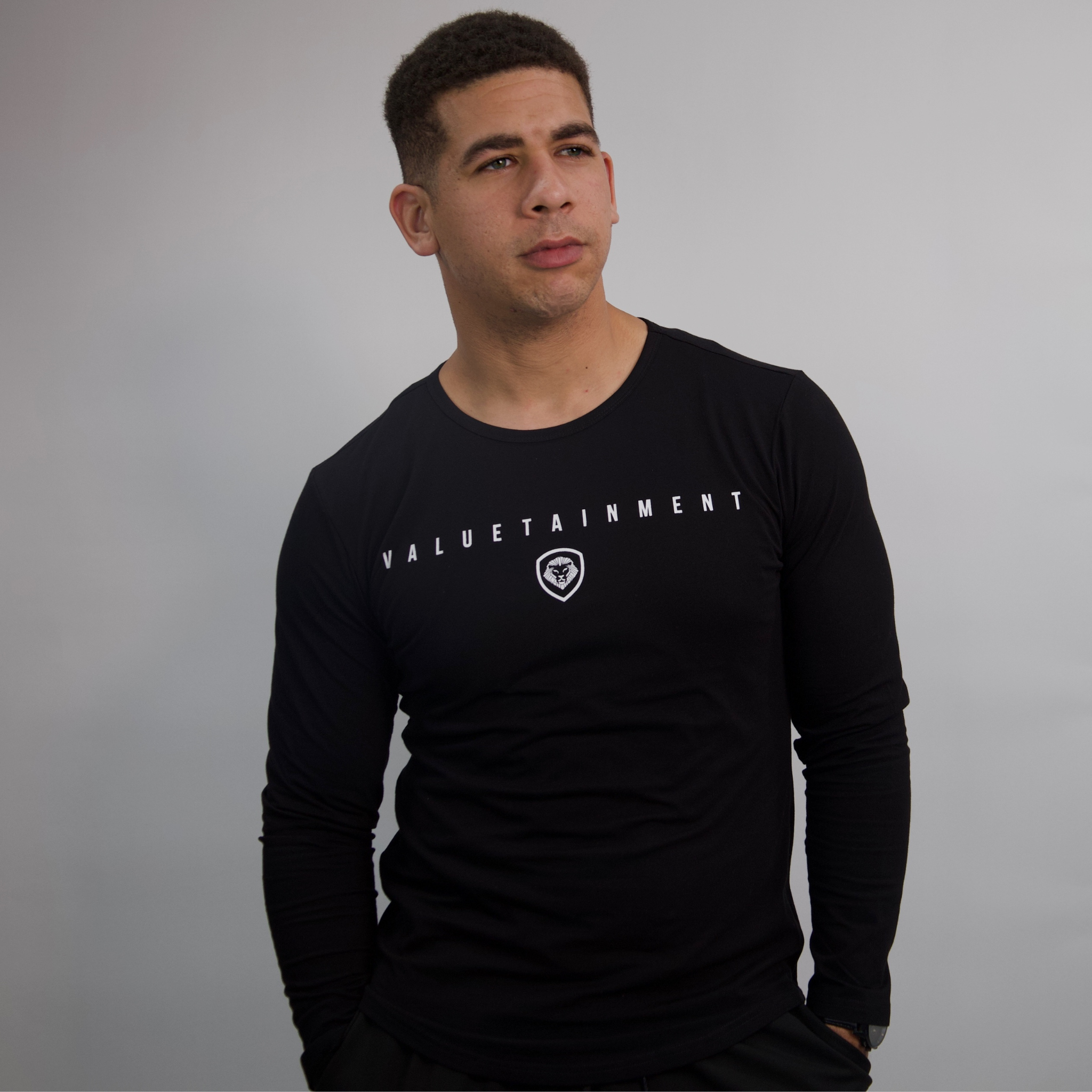 Valuetainment Premium Black Curved Hem Long Sleeve T-Shirt for Men - Comfortable Casual Wear for Business & Everyday Outfits