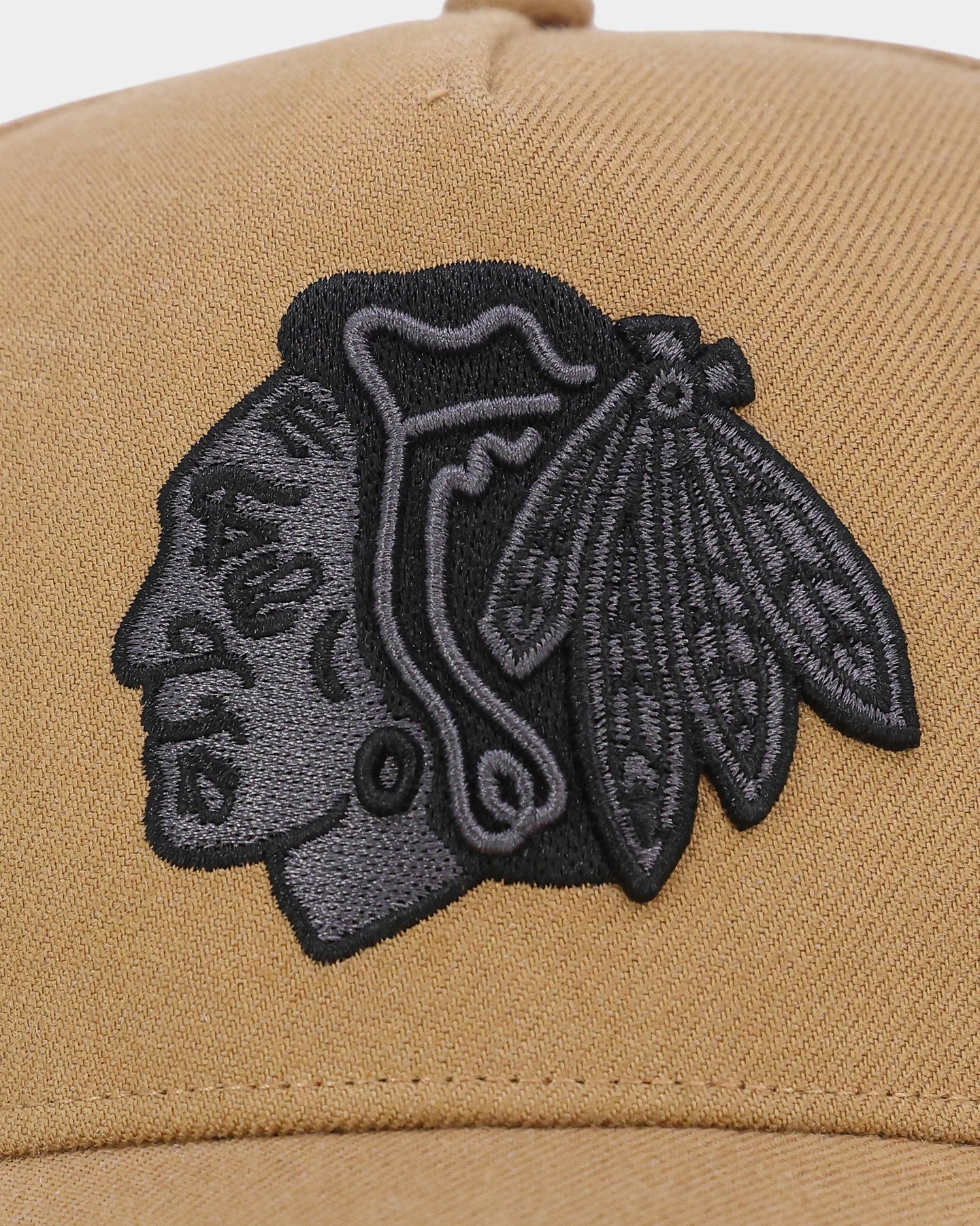 47 Brand Chicago Blackhawks Replica '47 MVP DT Snapback Camel Hat - Official NHL Licensed Adjustable Baseball Cap for Men & Women - Perfect for Sports Fans, Game Day & Streetwear Fashion