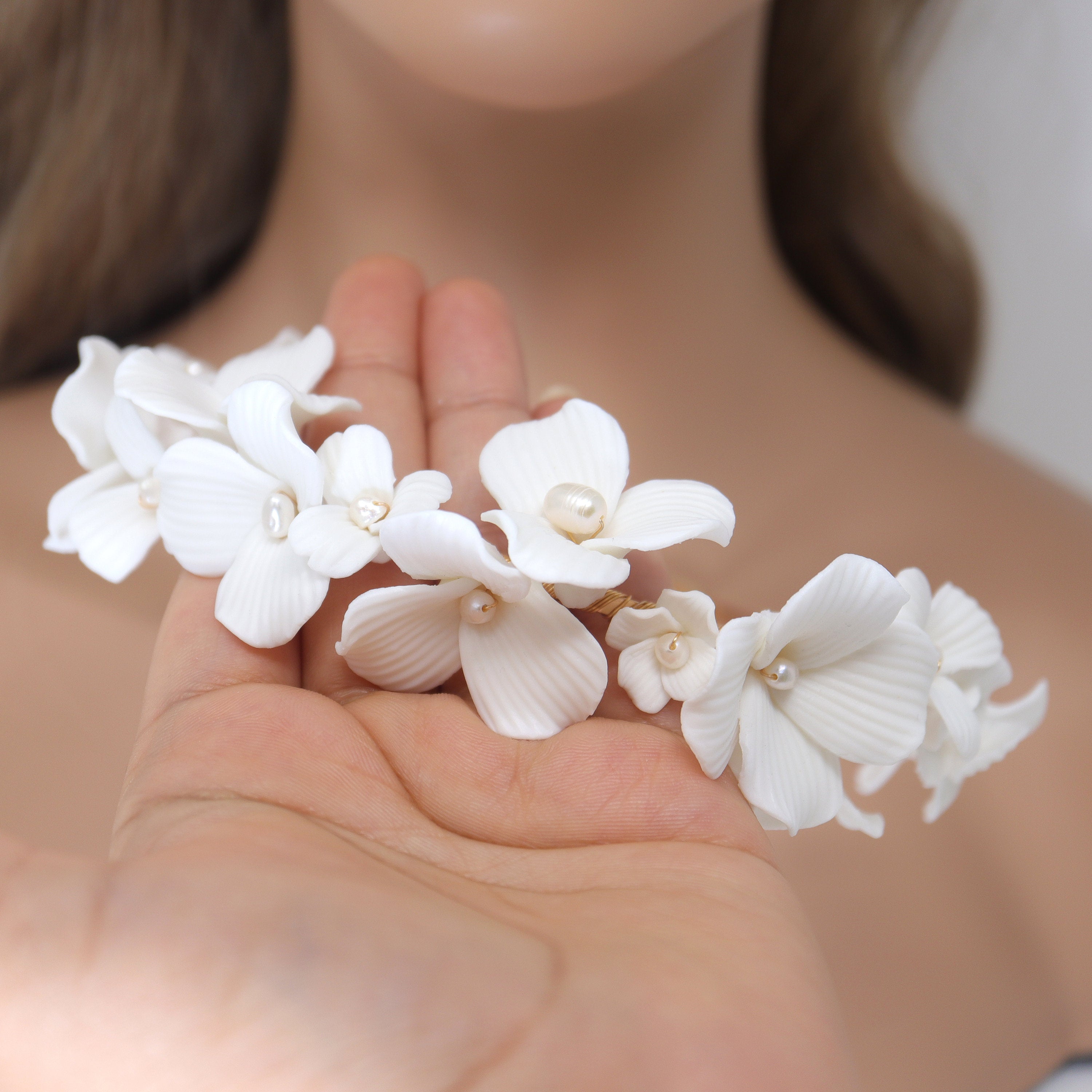 Elegant Freshwater Pearl Porcelain Ceramic White Flower Bridal Headband - Delicate Hair Vine for Weddings, Prom & Special Occasions