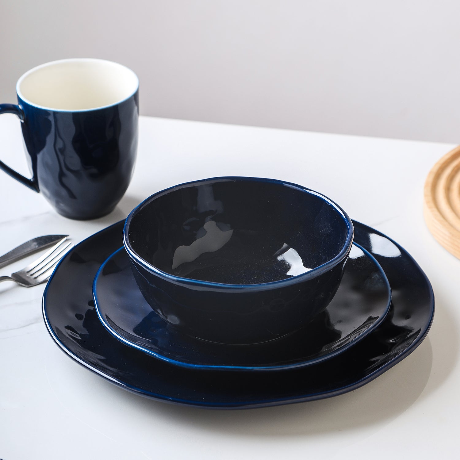 Premium Ivy Porcelain Dinnerware Set - Navy Blue 16-Piece Elegant Dinner Plates, Bowls, Mugs | Formal Dining, Wedding Registry & Holiday Entertaining