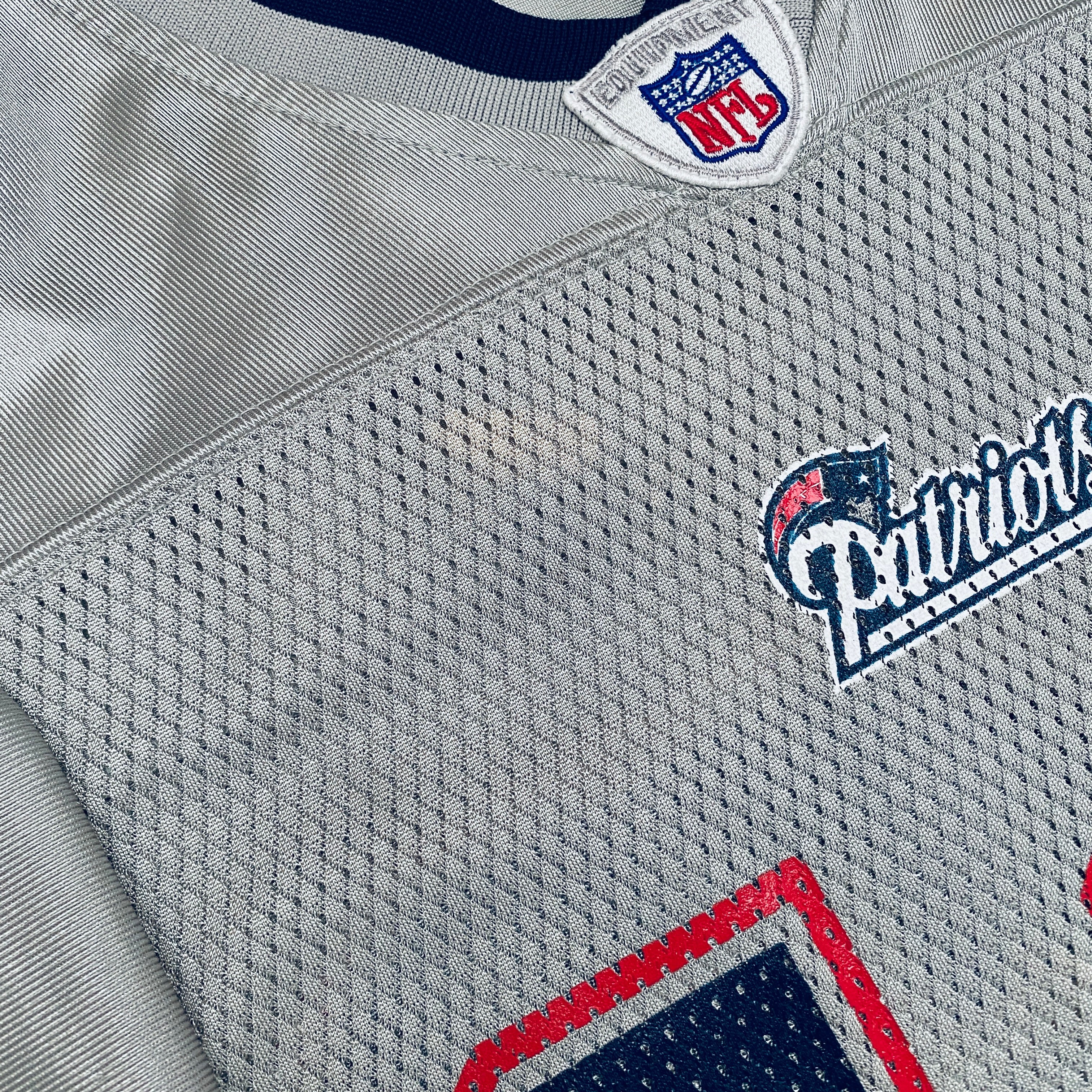 Authentic Tom Brady 2003/04 New England Patriots Silver Replica Jersey (Size M) - Perfect for NFL Games, Fan Collections & Sports Memorabilia Displays