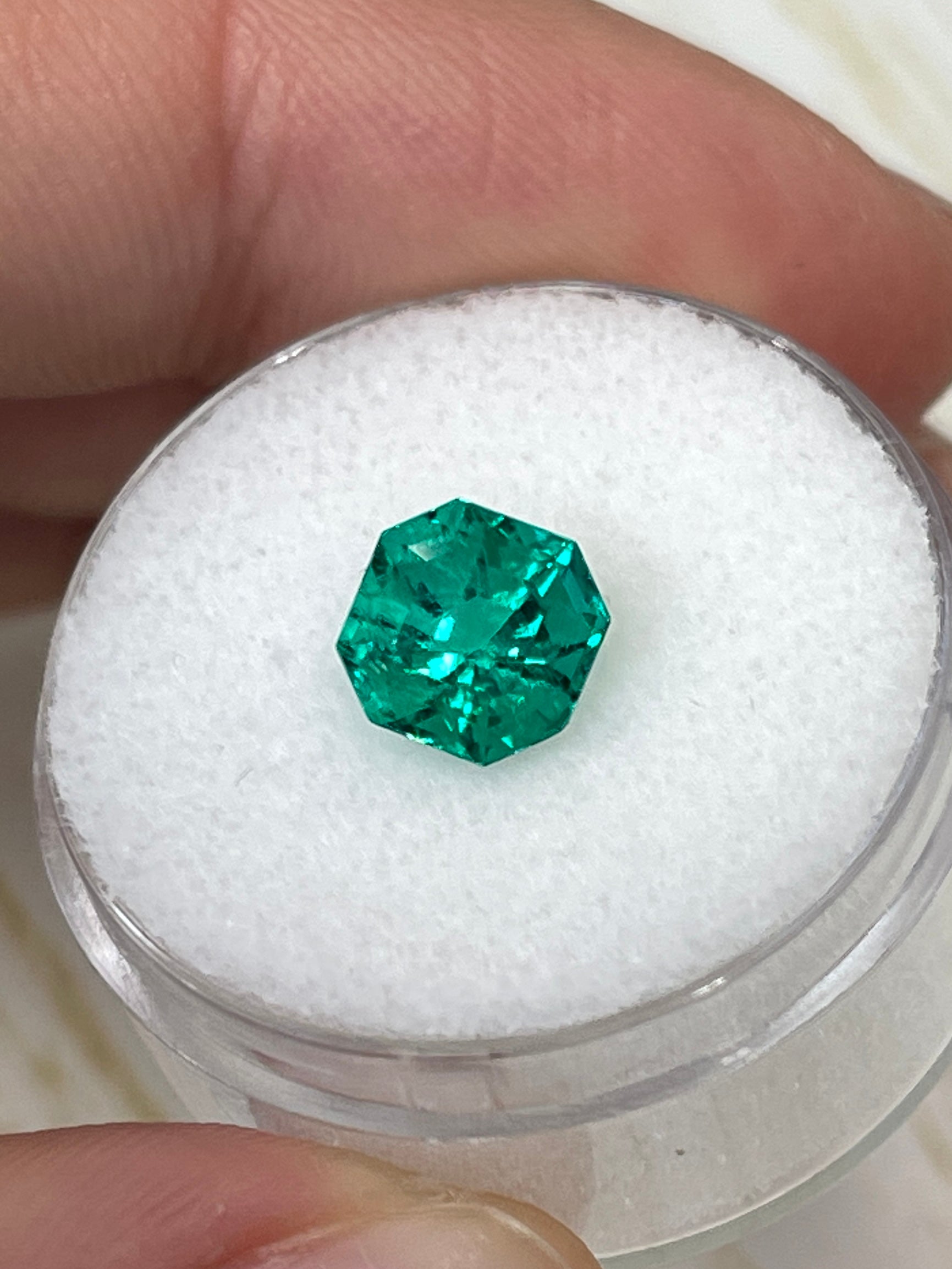 1.80 Carat 7.3x7.3mm AAA+ Muzo Green Asscher Cut Natural Colombian Emerald Loose Gemstone for Engagement Rings & Fine Jewelry Making