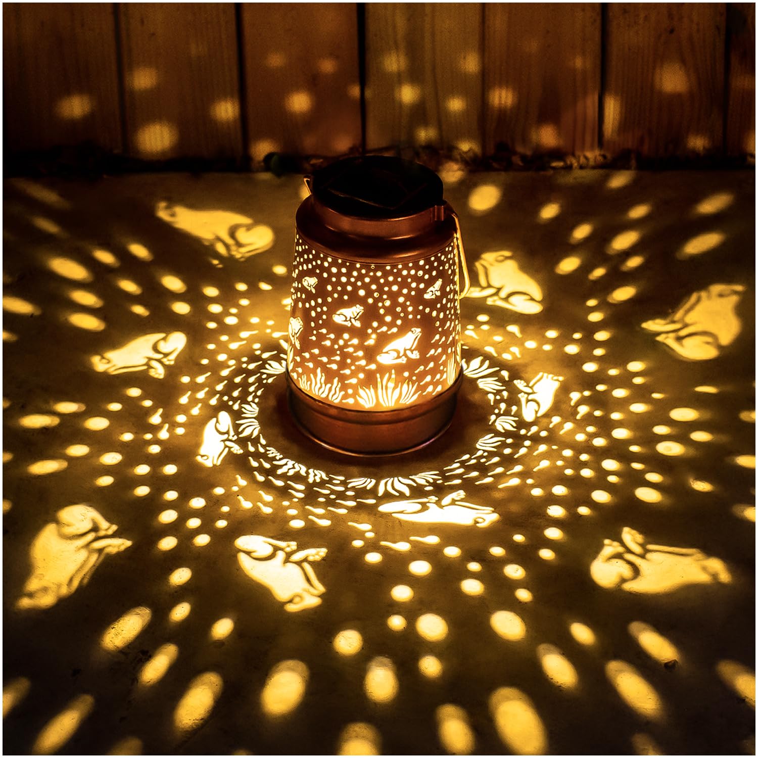 Solar Powered Frog Lanterns - Waterproof Outdoor Hanging LED Lights for Garden, Patio, Yard & Pathway Decor - Unique Metal Frog-Shaped Solar Light Gift for Women & Men - Perfect for Landscape Lighting, Tabletop Display & Lawn Decoration