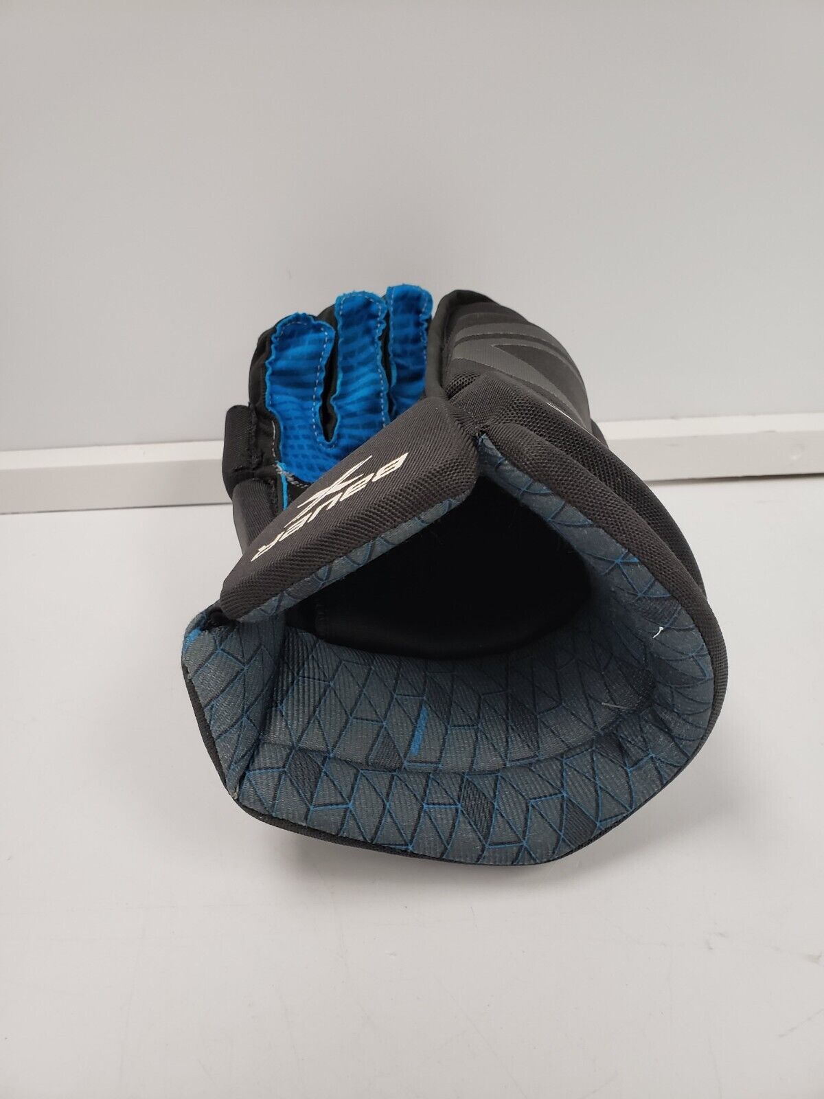 Bauer Hockey Gloves S2 14/36cm - Youth & Adult Ice Hockey Gloves for Protection & Grip - Perfect for Games, Practices & Training Sessions