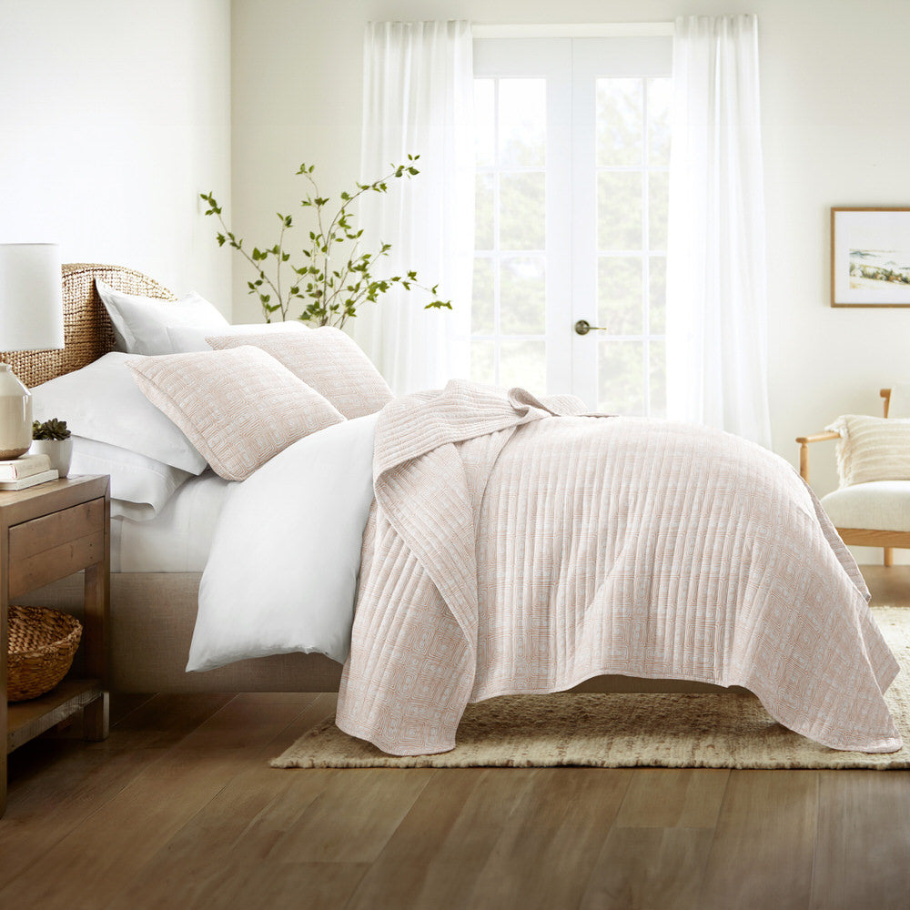 Geometric Maze Quilted Coverlet Set - Queen Size Bedspread with Matching Pillow Shams, Modern Home Decor for Bedroom, Living Room & Guest Room