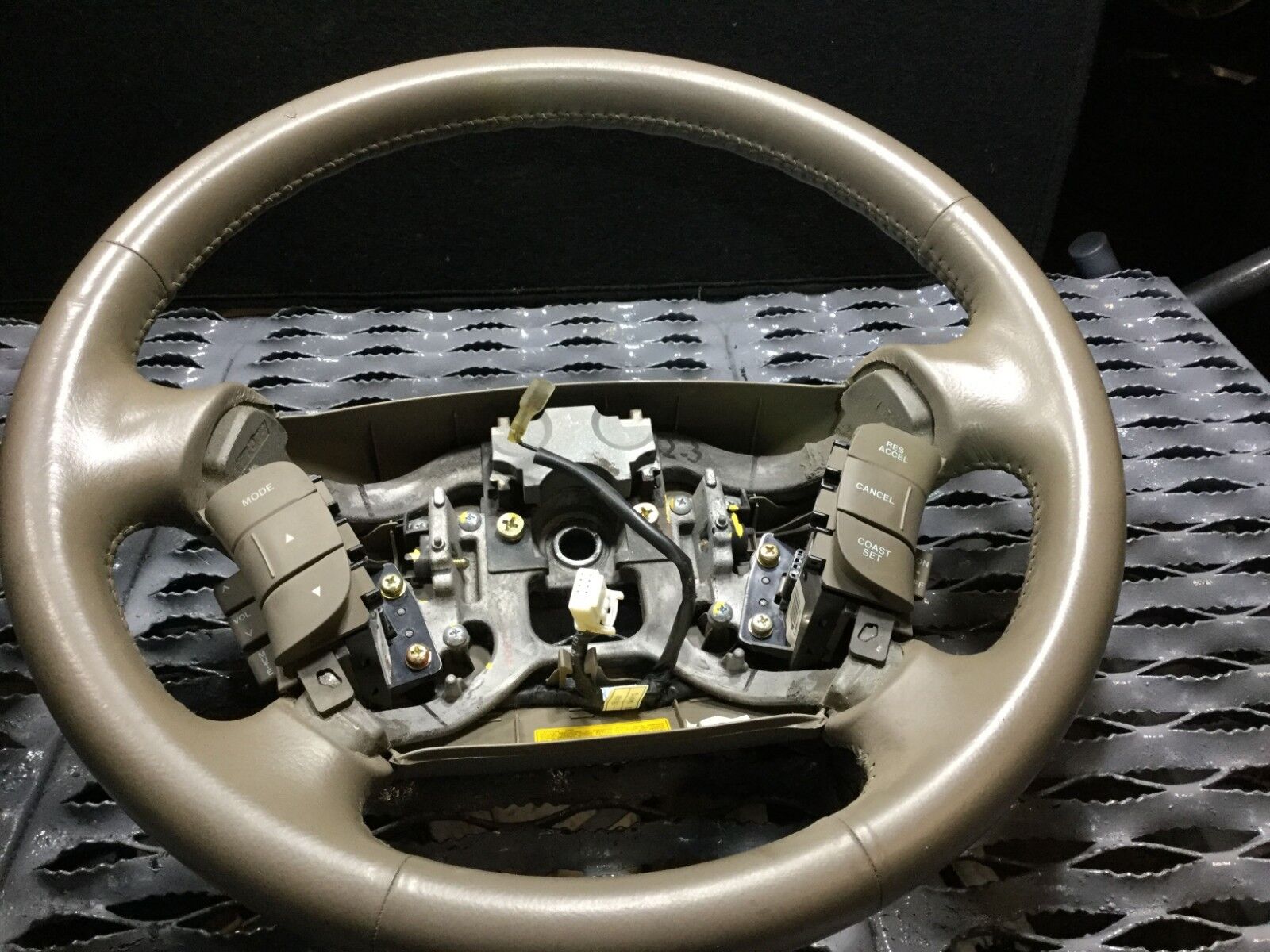 2006-2011 Hyundai Azera OEM Leather Steering Wheel with Switch - Perfect for Replacement & Car Interior Upgrade