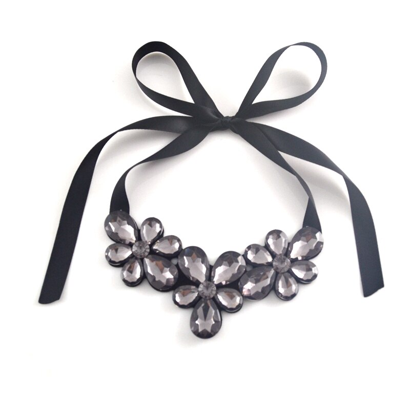 Stylish Women's Acrylic Flower Necklace - Elegant Floral Pendant for Casual & Party Wear - Perfect Gift for Her