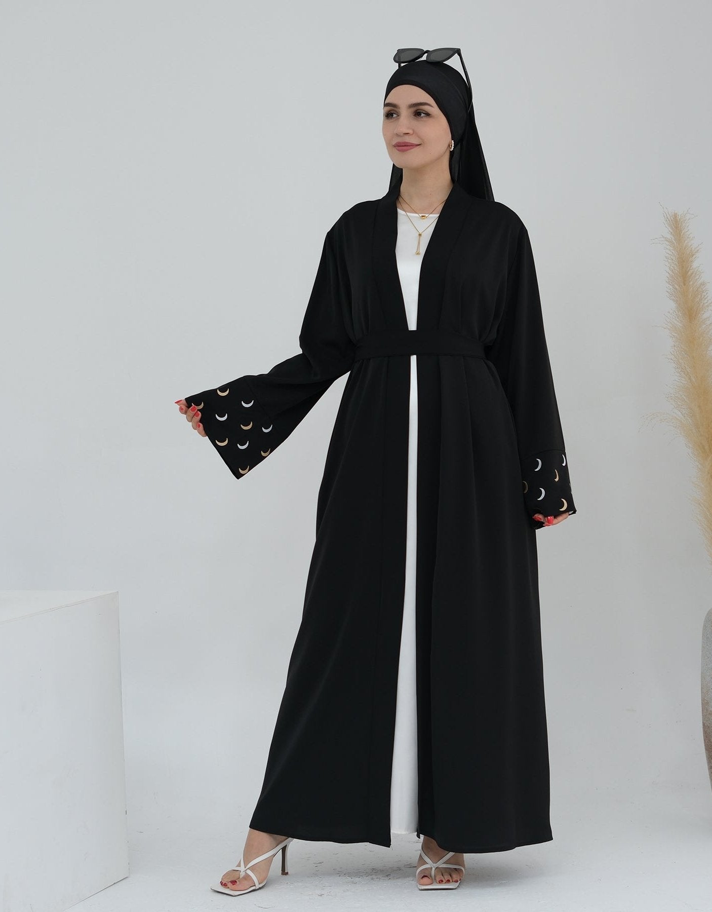 Elegant Black Muna Open Abaya Kimono - Modest Muslim Dress for Women - Perfect for Prayer, Daily Wear & Special Occasions