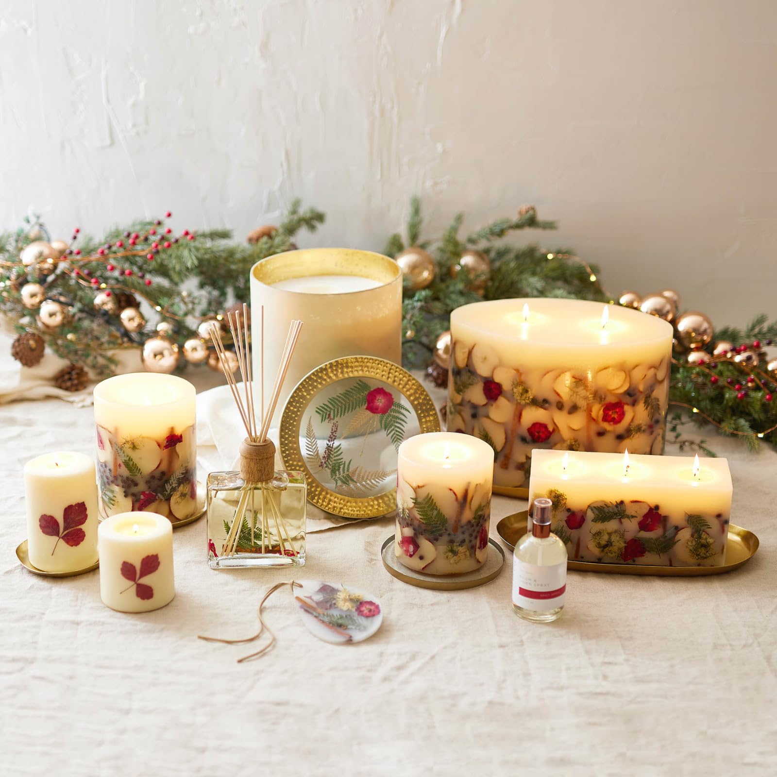 Rosy Rings Medium Round Botanical Candle - Spicy Apple Scent with Cardamom, Cinnamon & Clove | 6.5