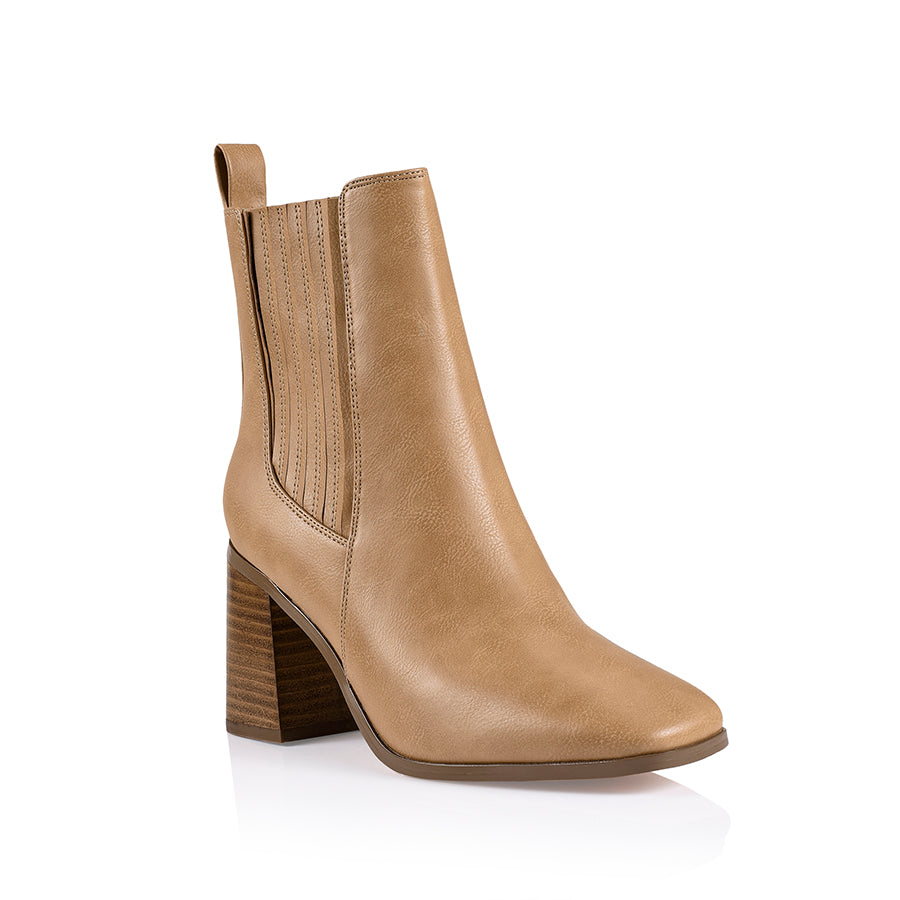 Limber Women's Chelsea Ankle Boots - Comfortable Soft Leather Caramel Brown Casual Shoes for Walking, Work & Fall Fashion