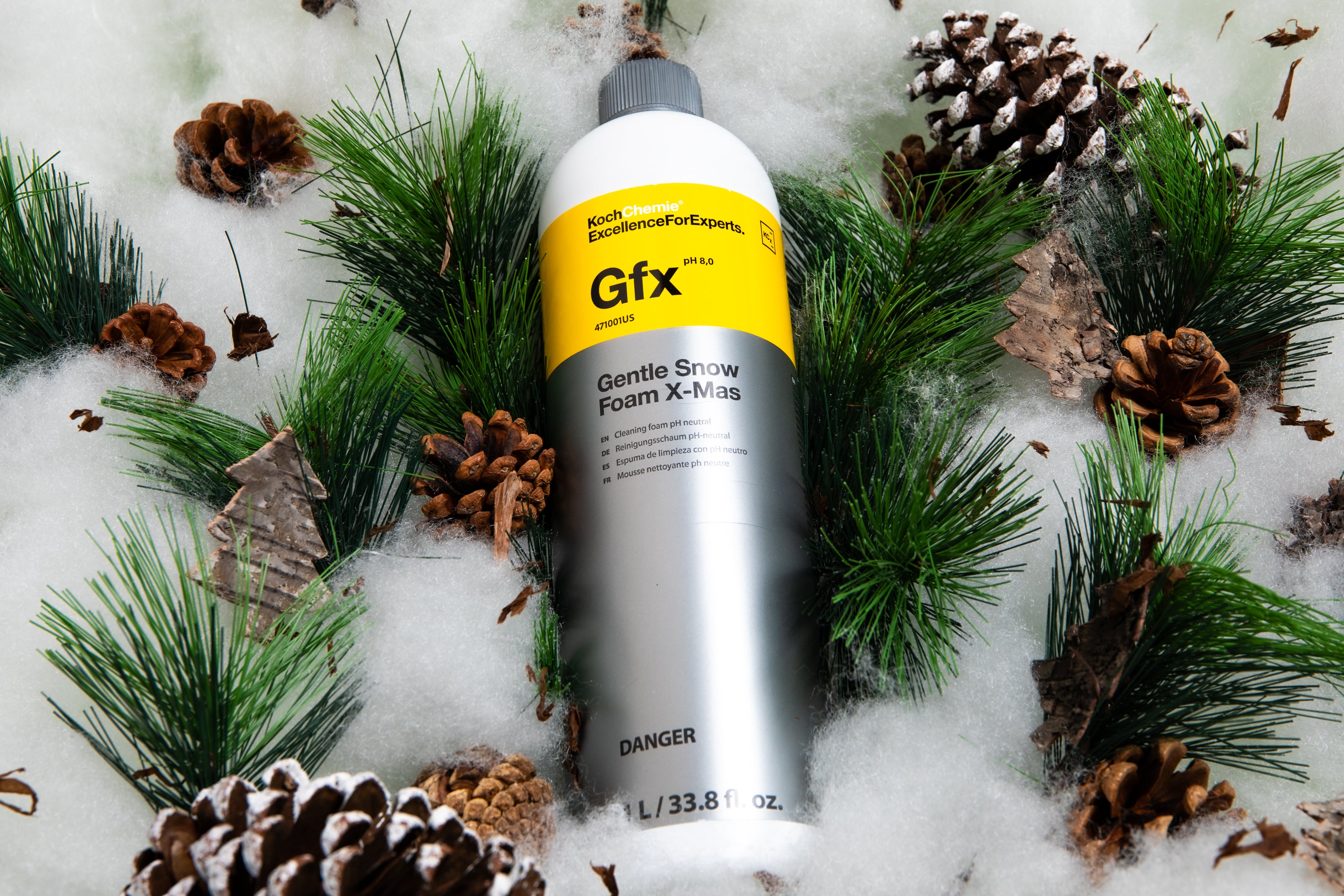 Koch Chemie GFX Gentle Snow Foam X Mas - Premium Car Wash Foam for Winter & Snow Removal - Perfect for Cold Weather Vehicle Cleaning & Detailing