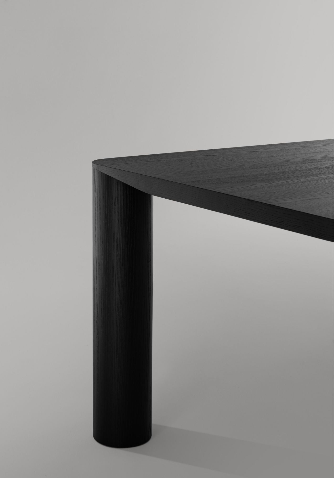 Eggen Modern Dining Table by Midj - Stylish Wooden Kitchen Table for Small Spaces, Perfect for Apartments & Cozy Homes