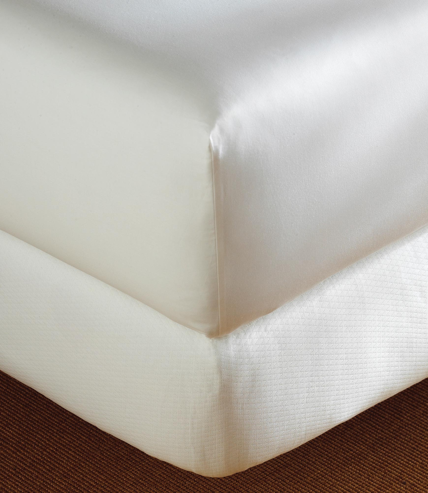 Premium Mattress Box Spring Cover - Dustproof, Waterproof, Fitted Design for Bed Protection - Ideal for Guest Rooms, Dorms, and Home Use