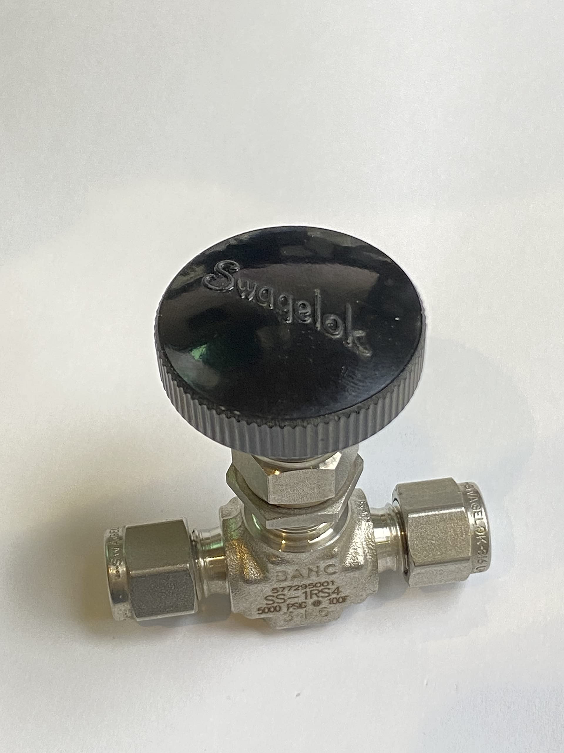 Swagelok SS-1RS4 Stainless Steel Needle Valve with 0.37 CV & Integral Bonnet - Precision Flow Control for Laboratory, Industrial & Hydraulic Systems