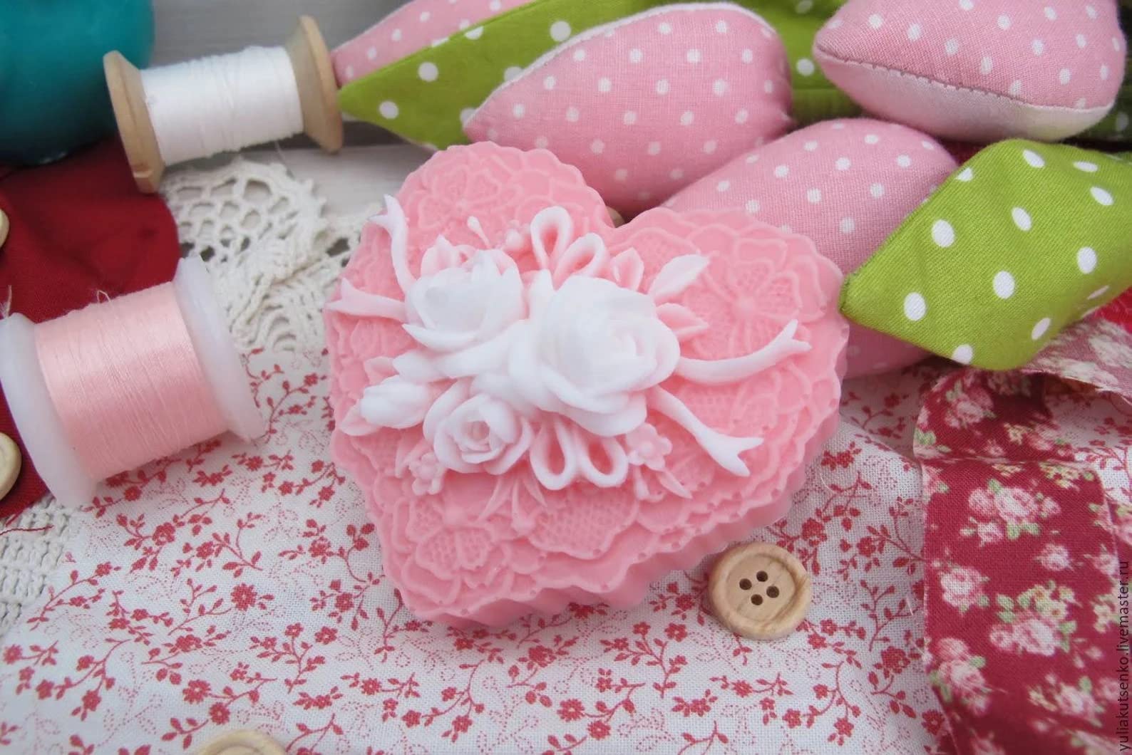 Romantic Lace Heart Shaped Soap - Perfect Valentine's Day Gift for Her, Pink Handmade Soap with Elegant Lace Design - Ideal for Anniversary, Wedding Favors, Bridal Shower, and Romantic Bath Time