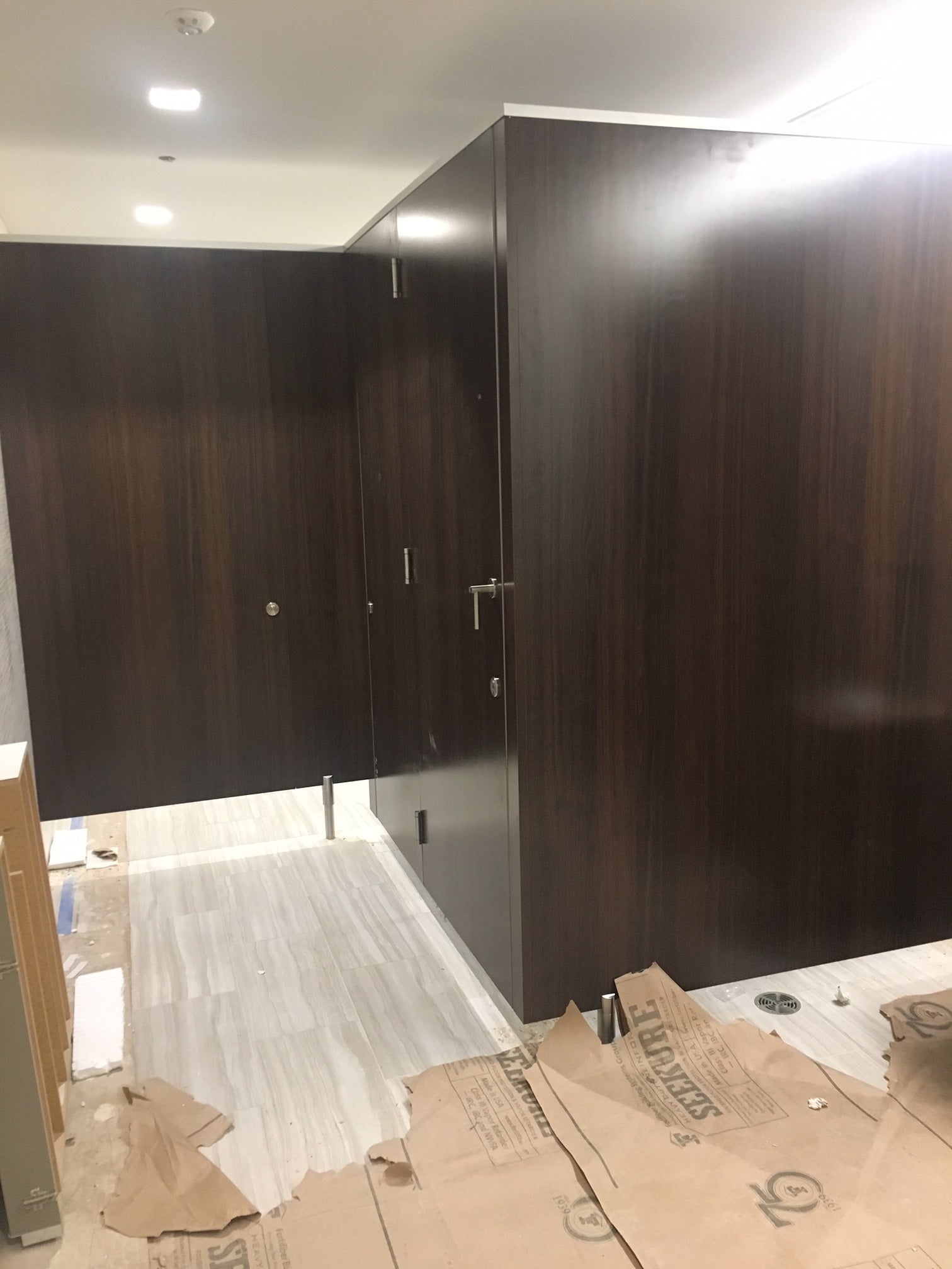 Privada Premium Toilet Cubicles - Durable & Stylish Bathroom Partitions for Commercial & Residential Use
