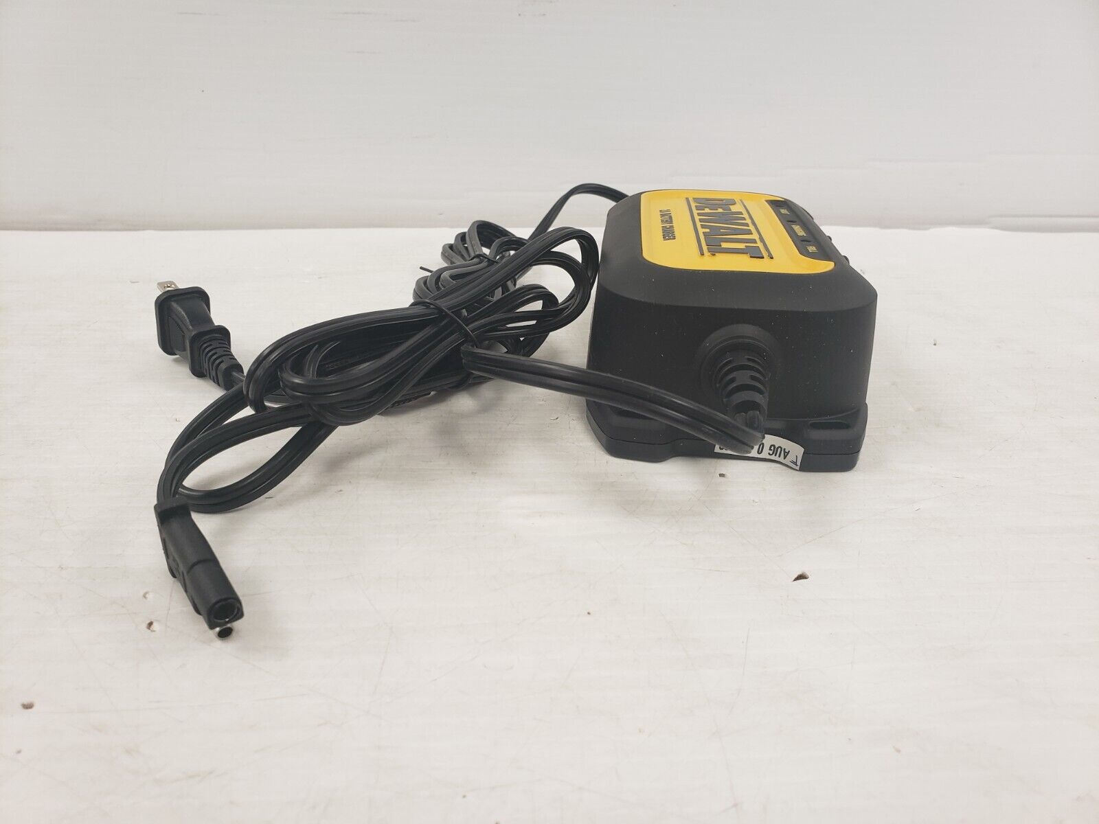 DEWALT DXAEC2CA 20V MAX Lithium-Ion Battery Charger - Fast Charging for DEWALT 20V Power Tools - Perfect for Construction Sites & DIY Projects