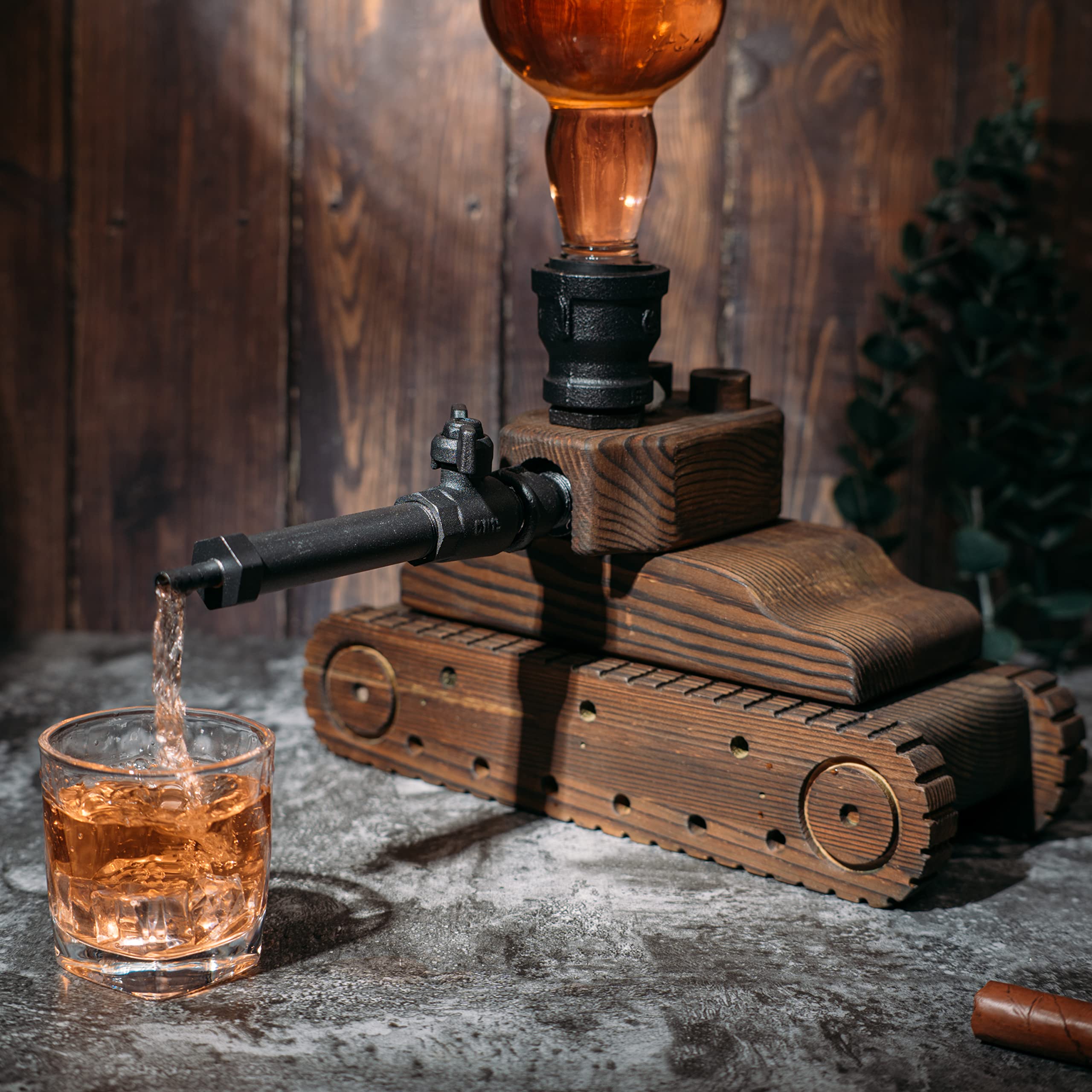 Army Tank Whiskey Decanter Set - 1000ml Bourbon & Scotch Liquor Decanter with Wood Stand - Unique Military Themed Groomsmen Gifts for Men - Perfect for Whiskey Lovers, Bachelor Parties & Man Cave Decor
