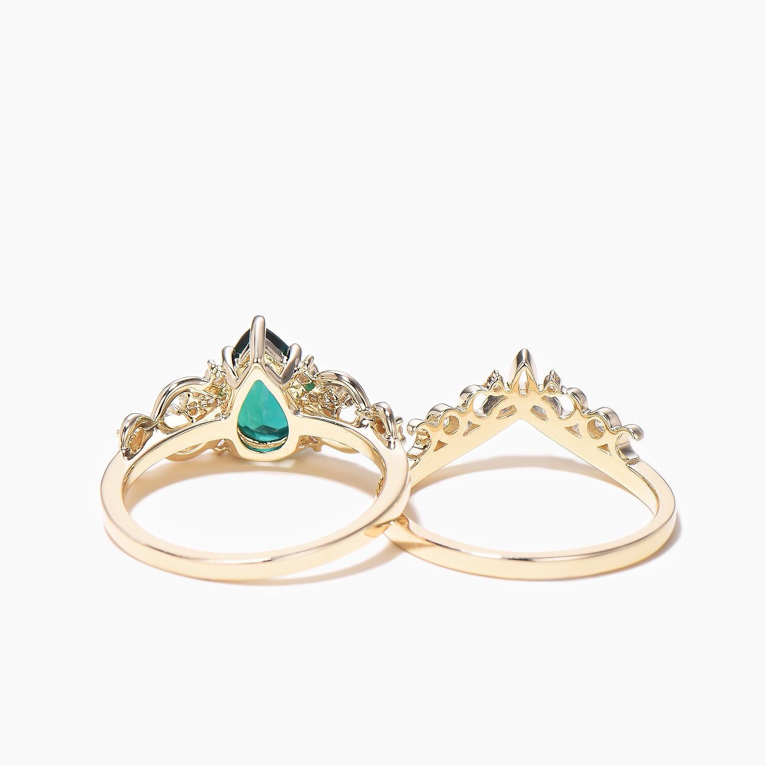 Emerald and Diamond Infinity Engagement Ring - Vintage Art Deco Celtic Wedding Band for Women | Perfect for Proposals, Anniversaries, and Special Occasions