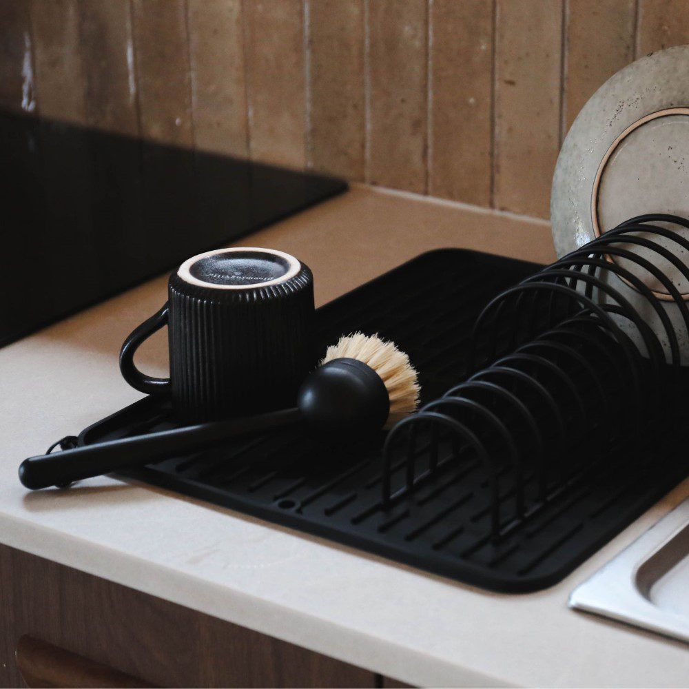 DESIGNSTUFF Large Folding Silicone Drying Mat with Drainage Hole - Black | Non-Slip Dish Drying Rack for Kitchen Counter, Sink & Travel | Perfect for Drying Dishes, Fruits & Vegetables