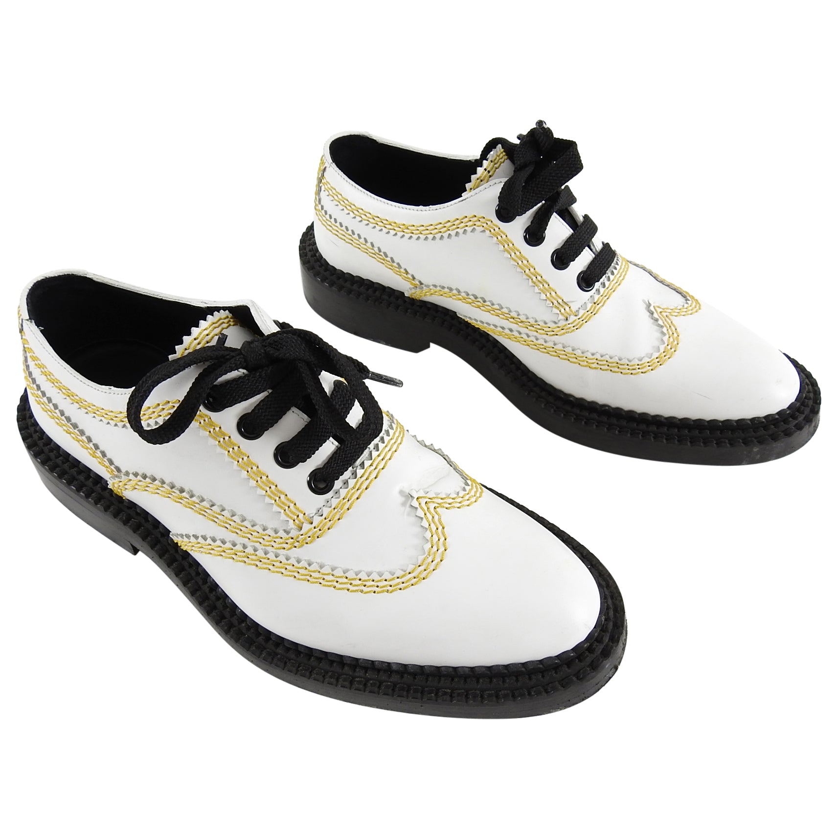Burberry London White Oxford Lace-Up Dress Shoes with Yellow Topstitching - Size 6.5 - Classic Formal Shoes for Men, Perfect for Business, Weddings & Office Wear