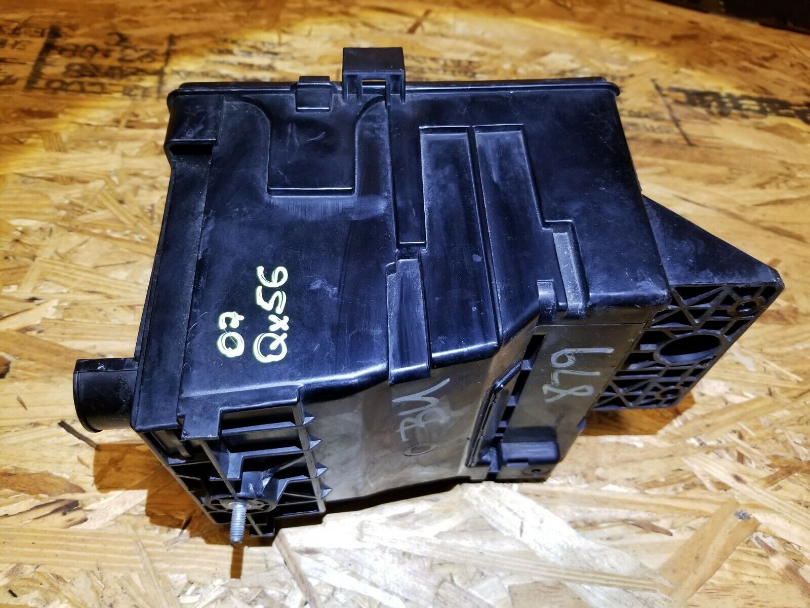 04-07 Infiniti QX56 Fuse Relay Junction Box Housing Holder Tray - OEM Replacement Part for Electrical System - Perfect for Car Maintenance & Repair